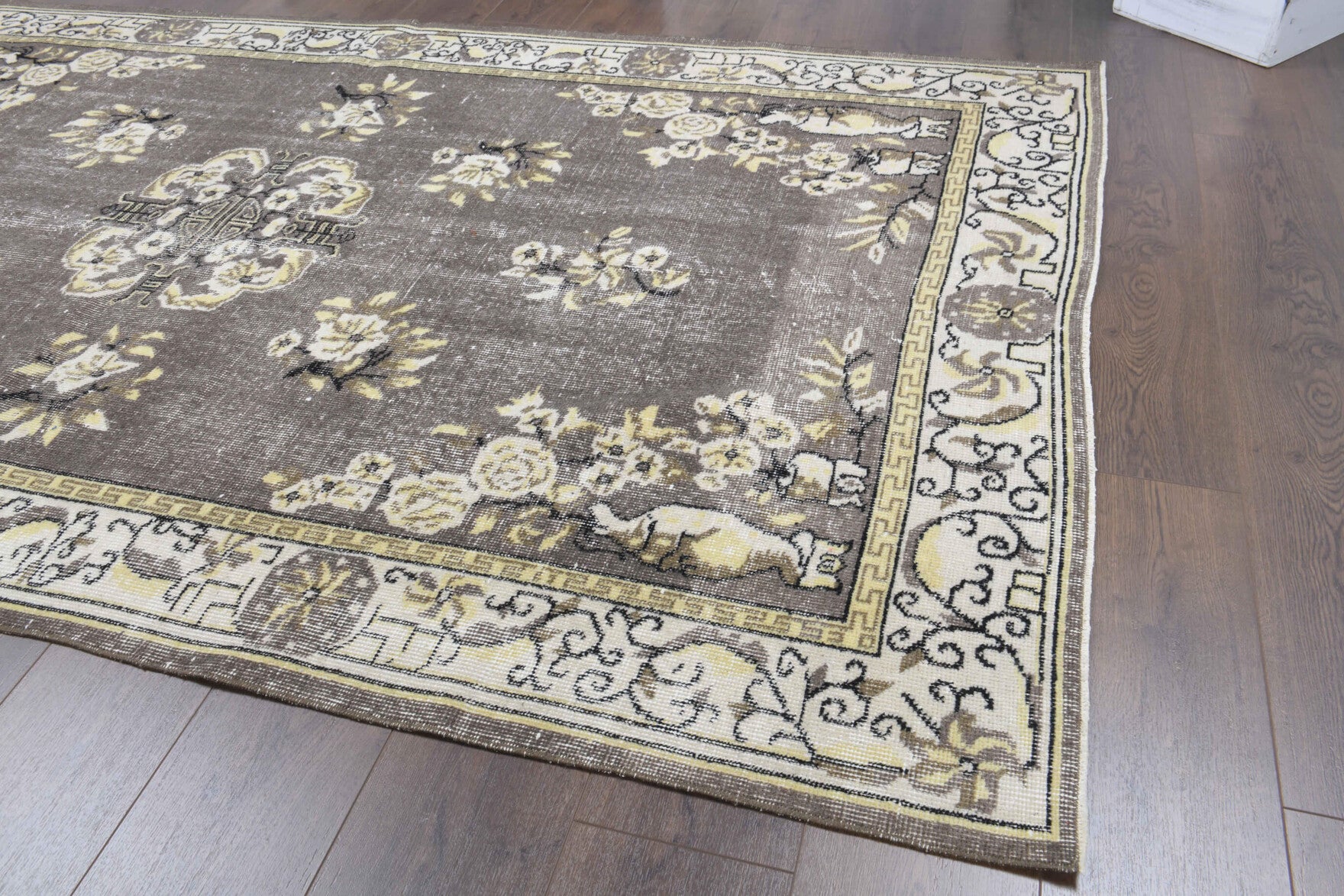 Husnhayat rug: 1970s handmade Anatolian rug with oriental motifs and cotton backing