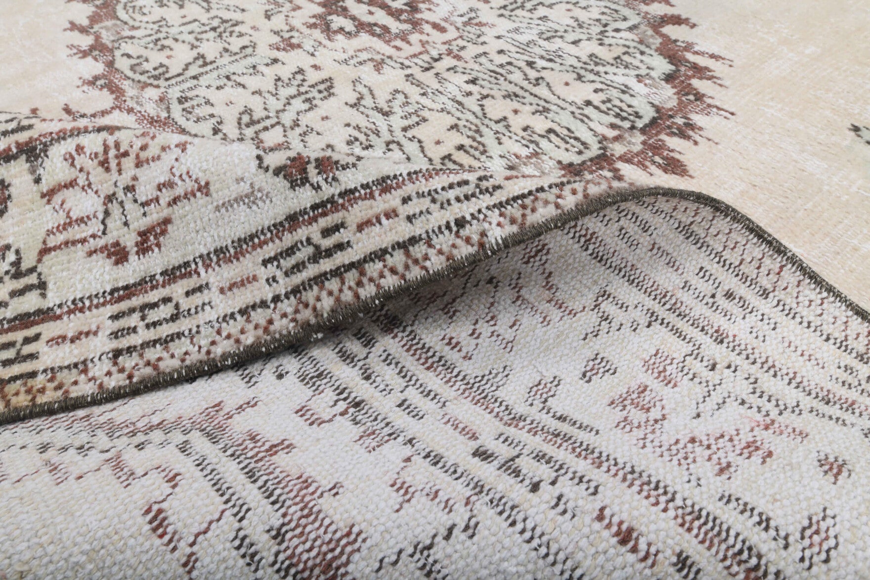 Hand-crafted Anatolian vintage rug Igdir in wool, 1970s