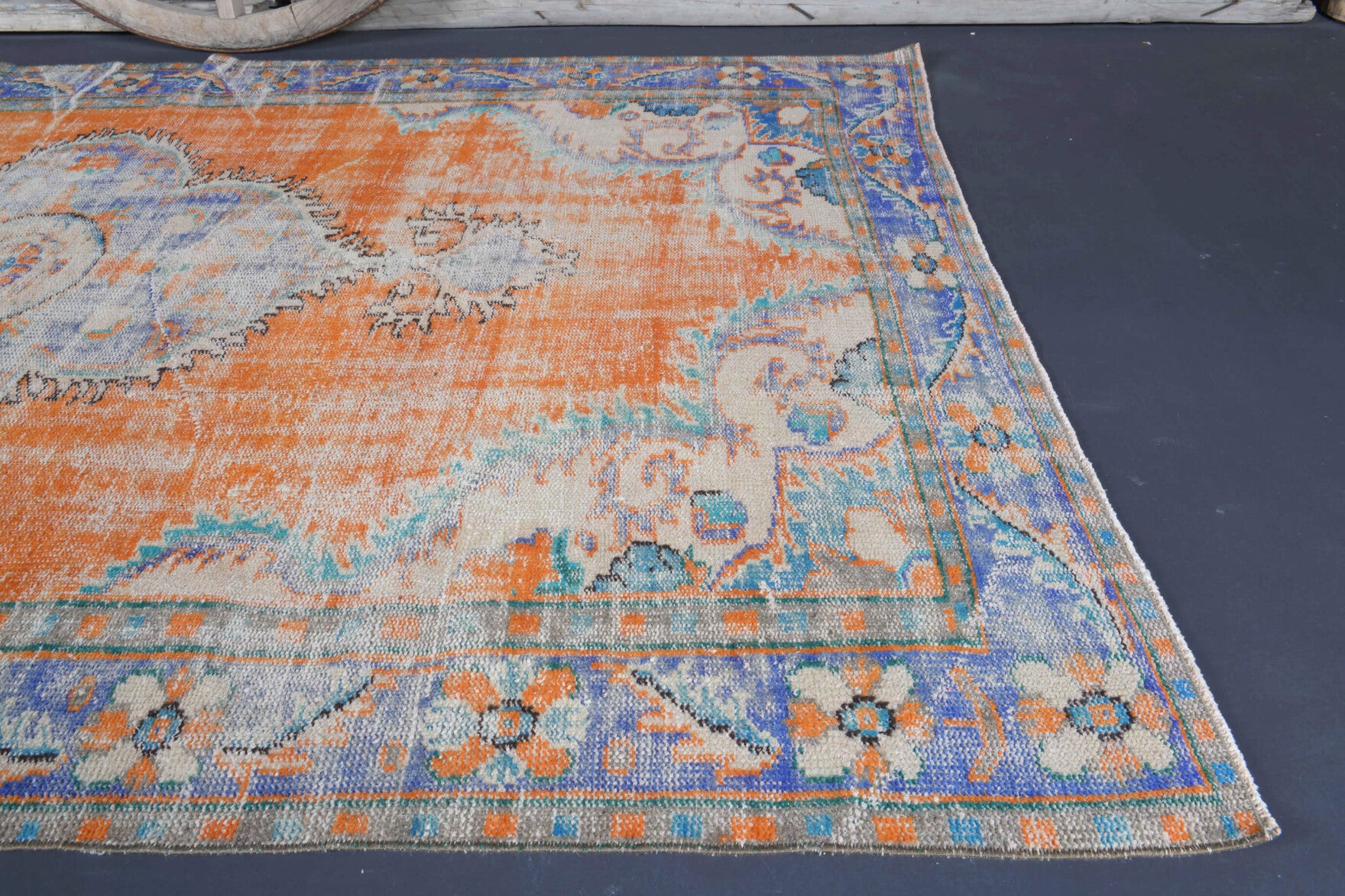 Hedanthe rug: 1970s handmade Anatolian rug with oriental motifs and cotton backing