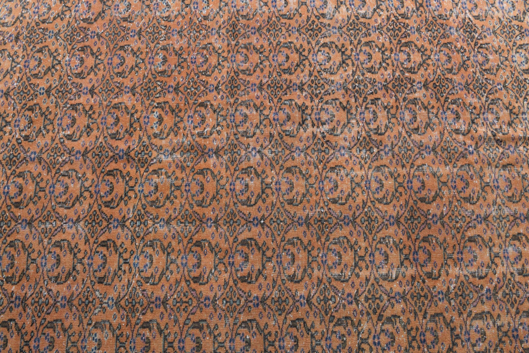 Authentic Turkish vintage area rug (1970s) with floral design – one-of-a-kind at Fame Rugs