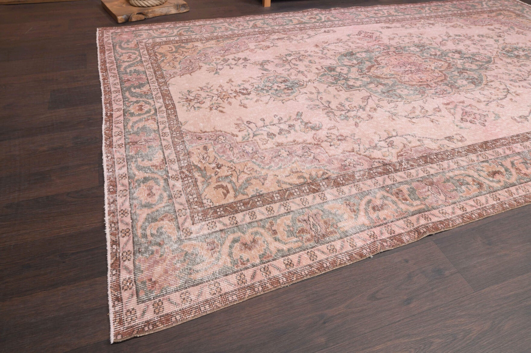 Astratima rug: 1970s handmade Anatolian rug with oriental motifs and cotton backing