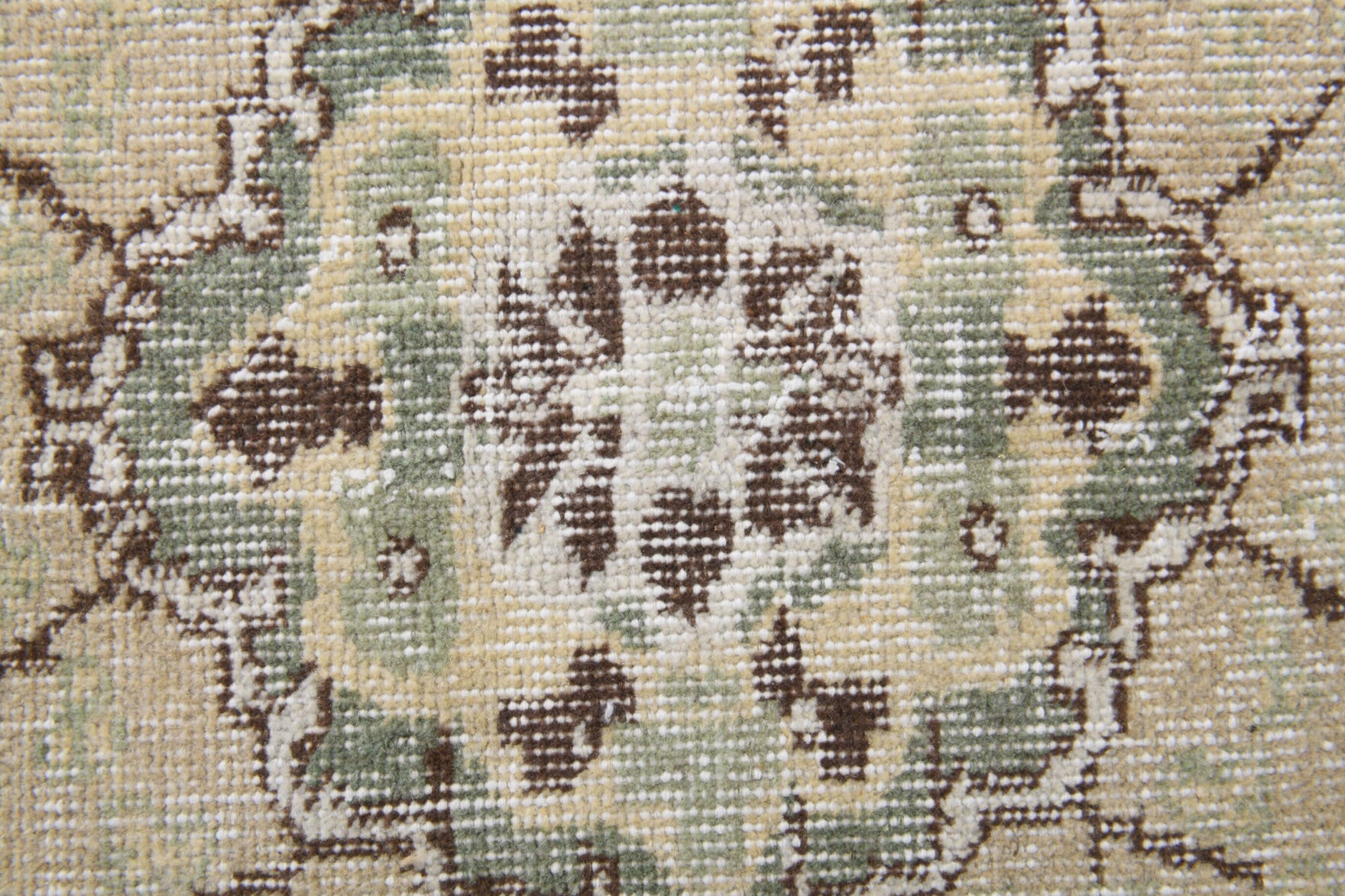 Zerafetgul rug: 1970s handmade Anatolian rug with oriental motifs and cotton backing