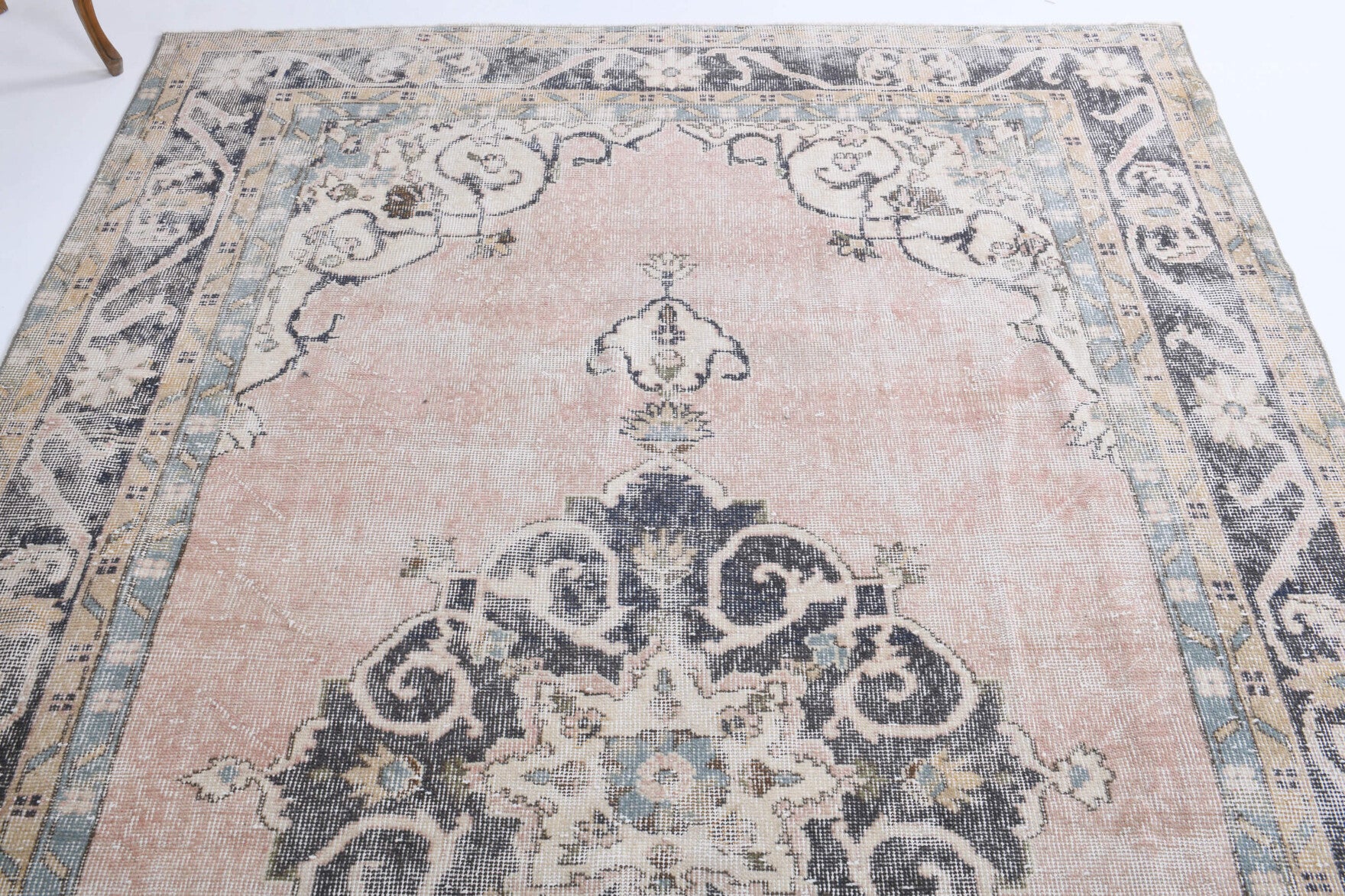 Zeytinbahce rug: 1970s handmade Anatolian rug with medallion motifs and cotton backing