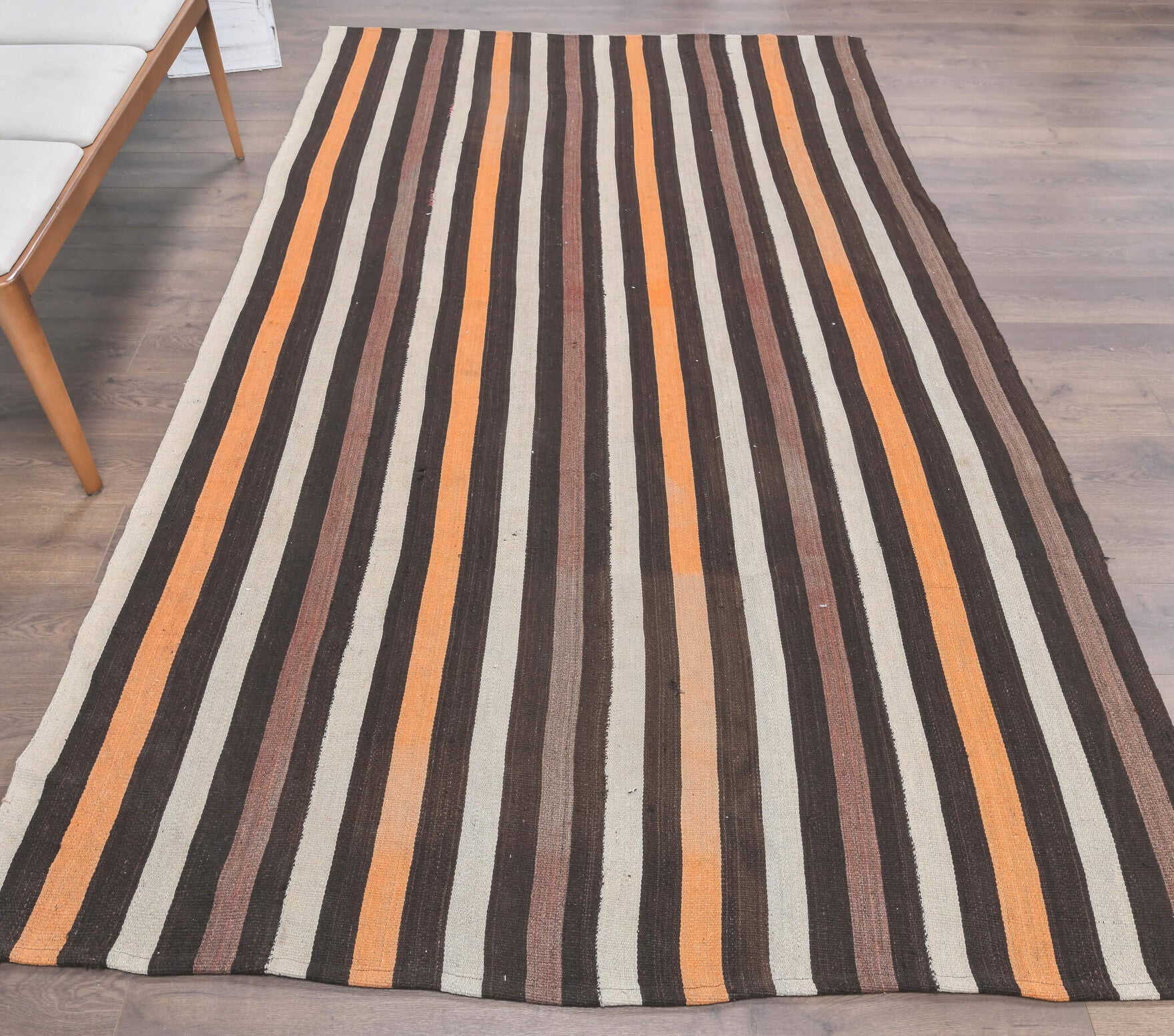 Handwoven flatweave wool kilim from Anatolia, Turkey – Vintage Kilim Striped Area Rug 5'7" x 9'11"