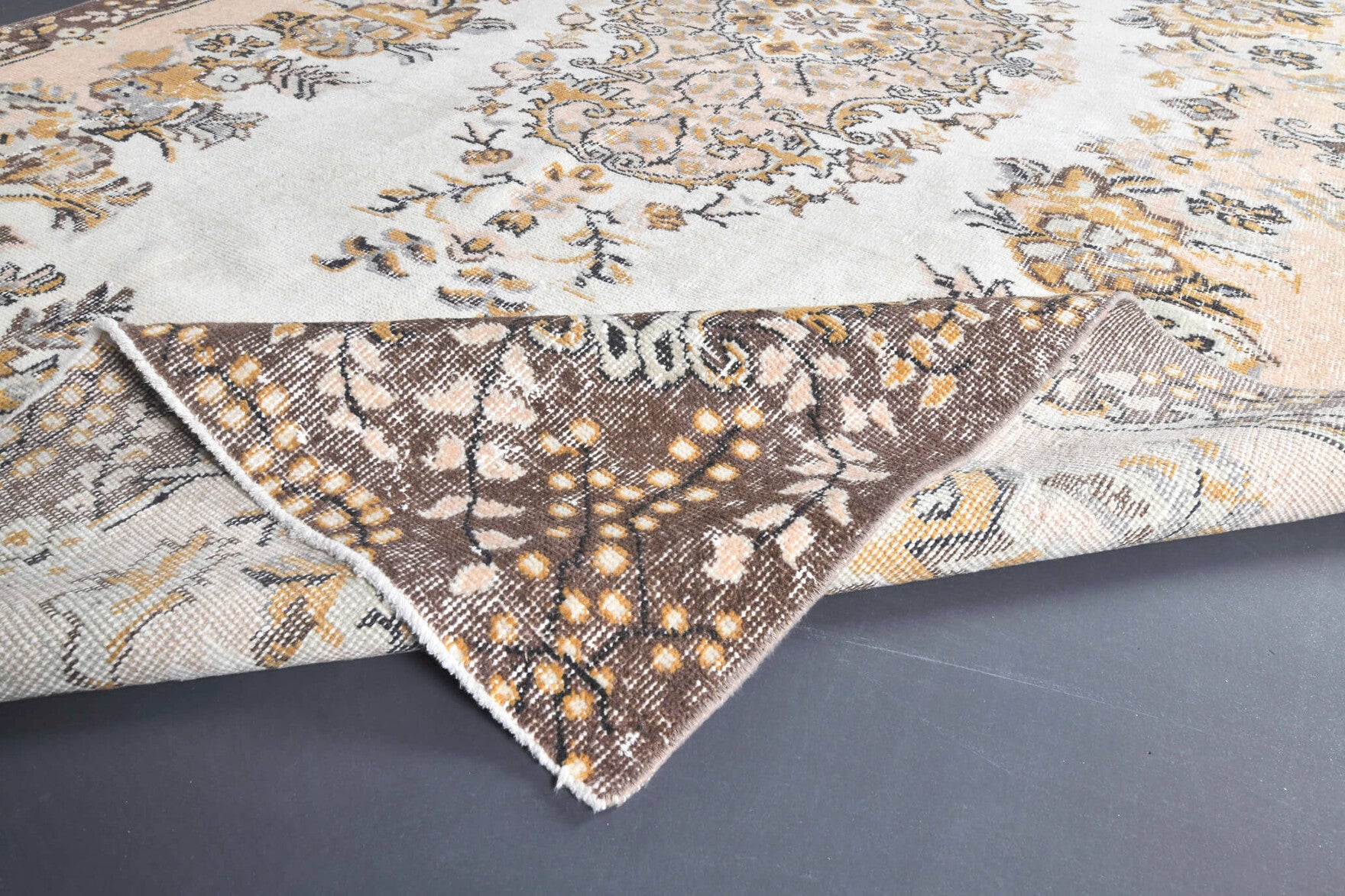 Authentic Anatolian vintage area rug (1970s) with floral design – one-of-a-kind at Fame Rugs