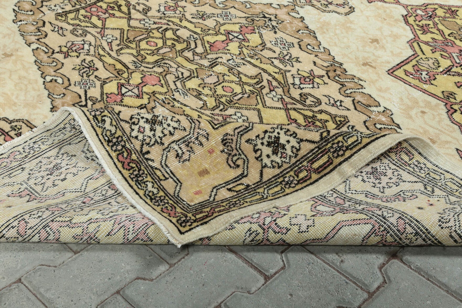 Vintage Anatolian Brown Area Rug in wool – 1970s piece from Anatolia, Turkey | Fame Rugs