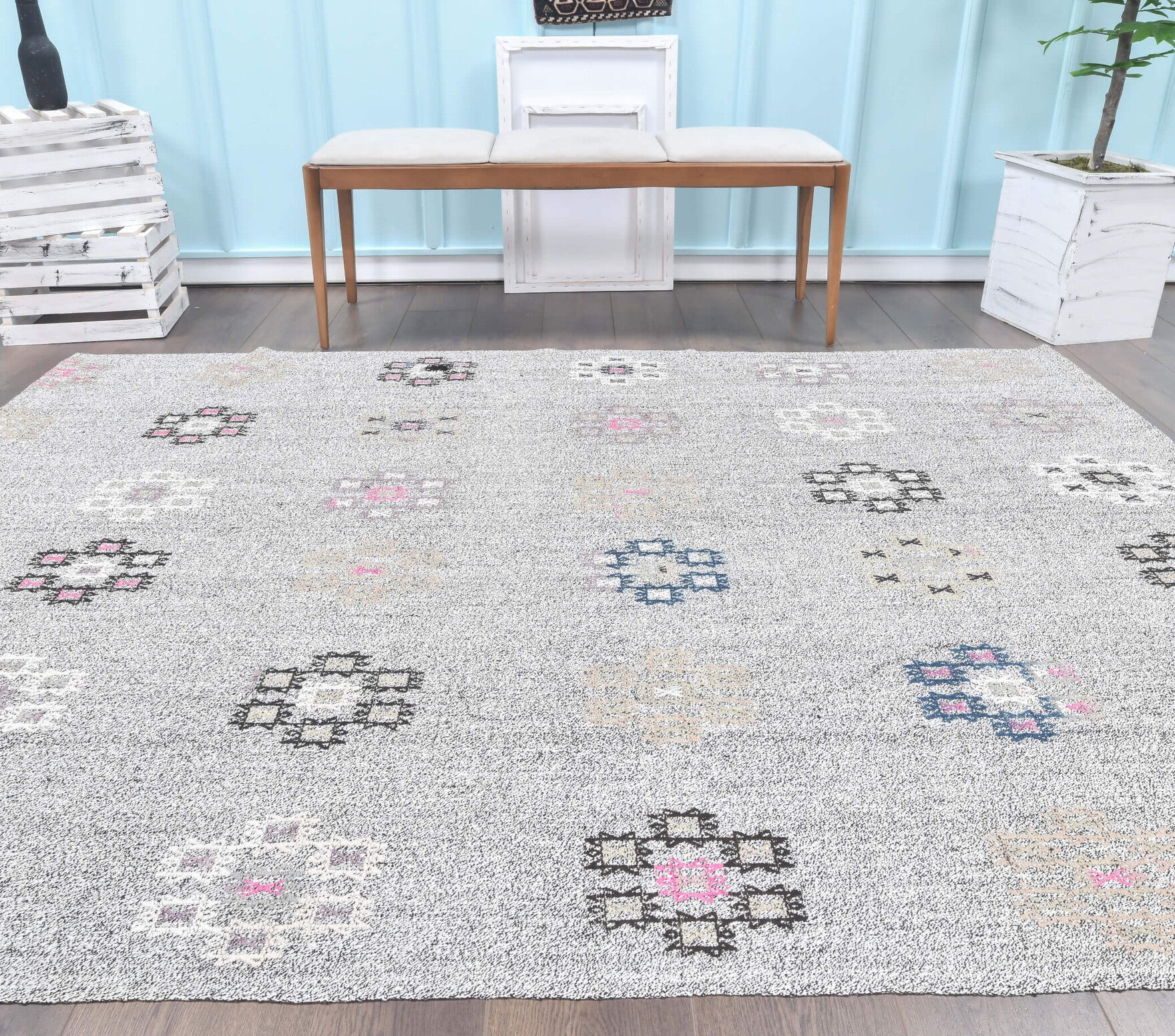 Handwoven flatweave wool kilim from Anatolia, Turkey – Vintage Kilim Floral Large Area Rug 6'3" x 8'2"
