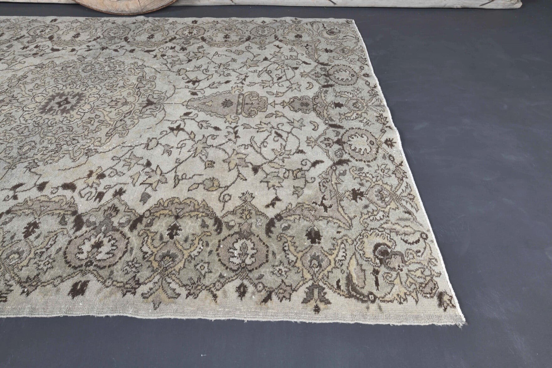 Asteropnoe rug: 1960s handmade Anatolian rug with oriental motifs and cotton backing