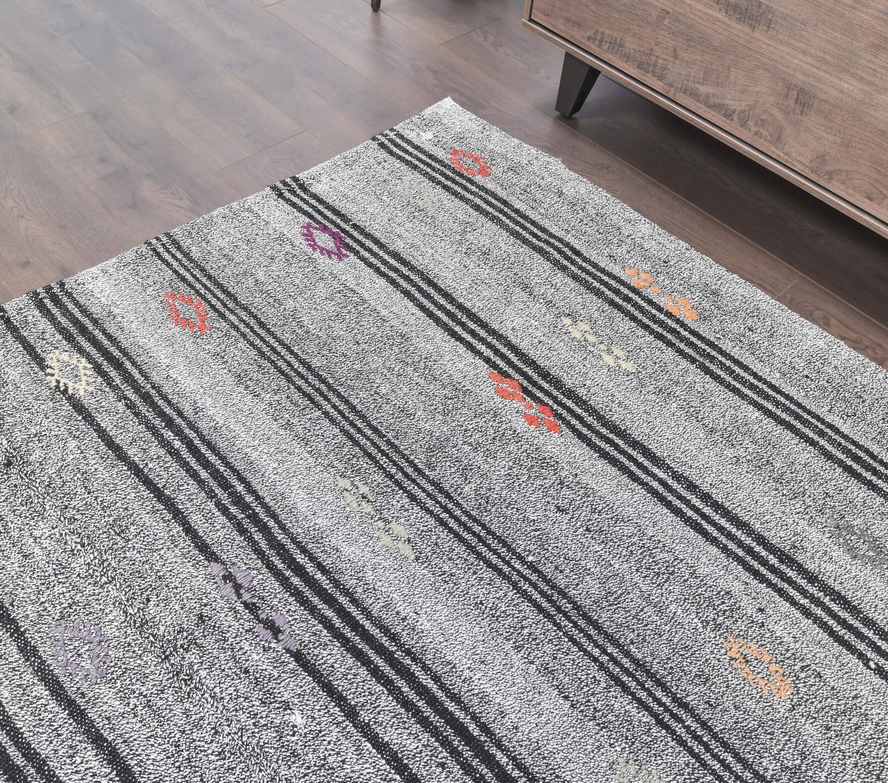 Handwoven flatweave wool kilim from Anatolia, Turkey – Vintage Kilim Large Area Rug 6'5" x 8'6"