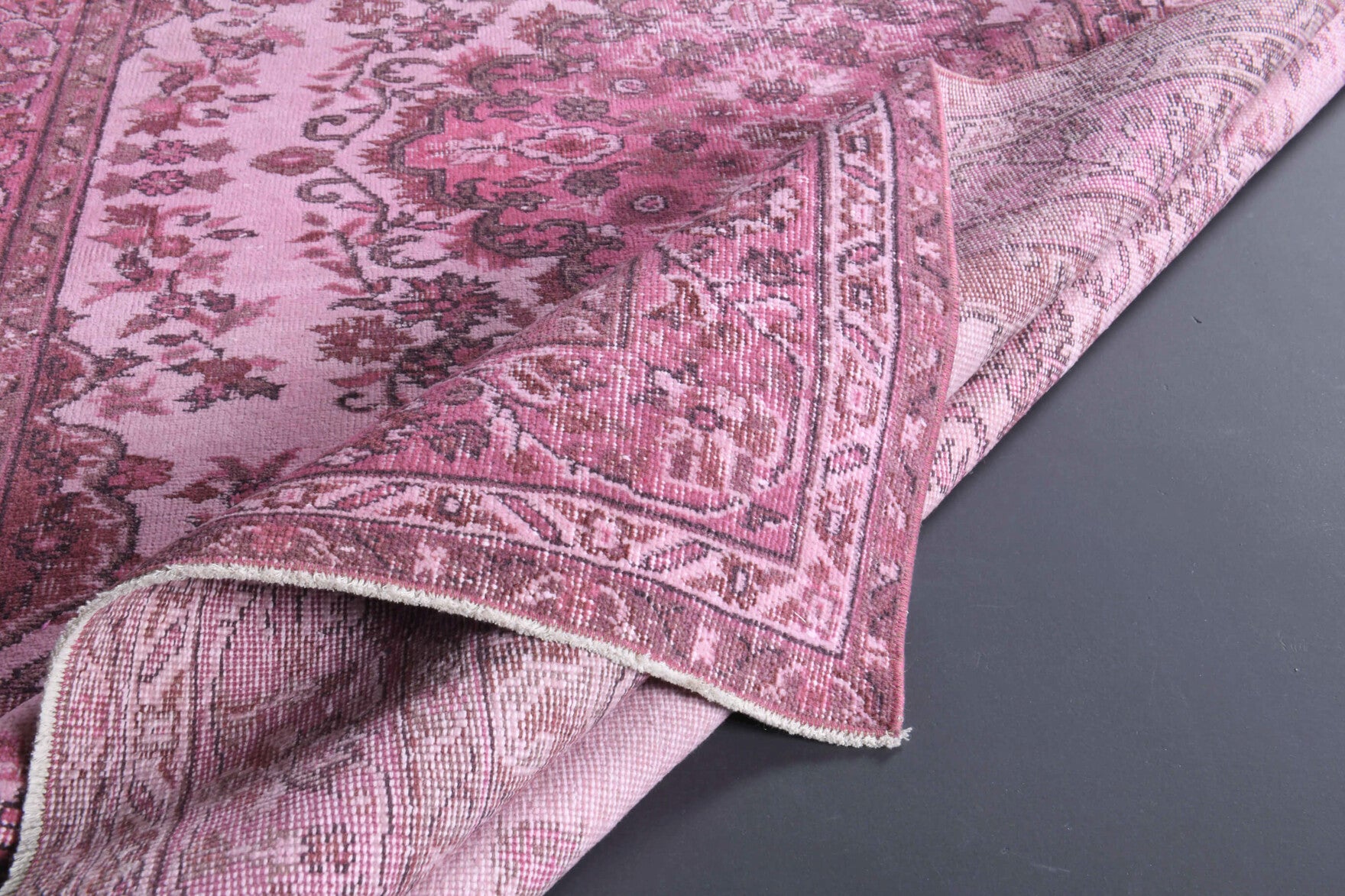 Elmaspezir rug: 1970s handmade Anatolian rug with oriental motifs and cotton backing