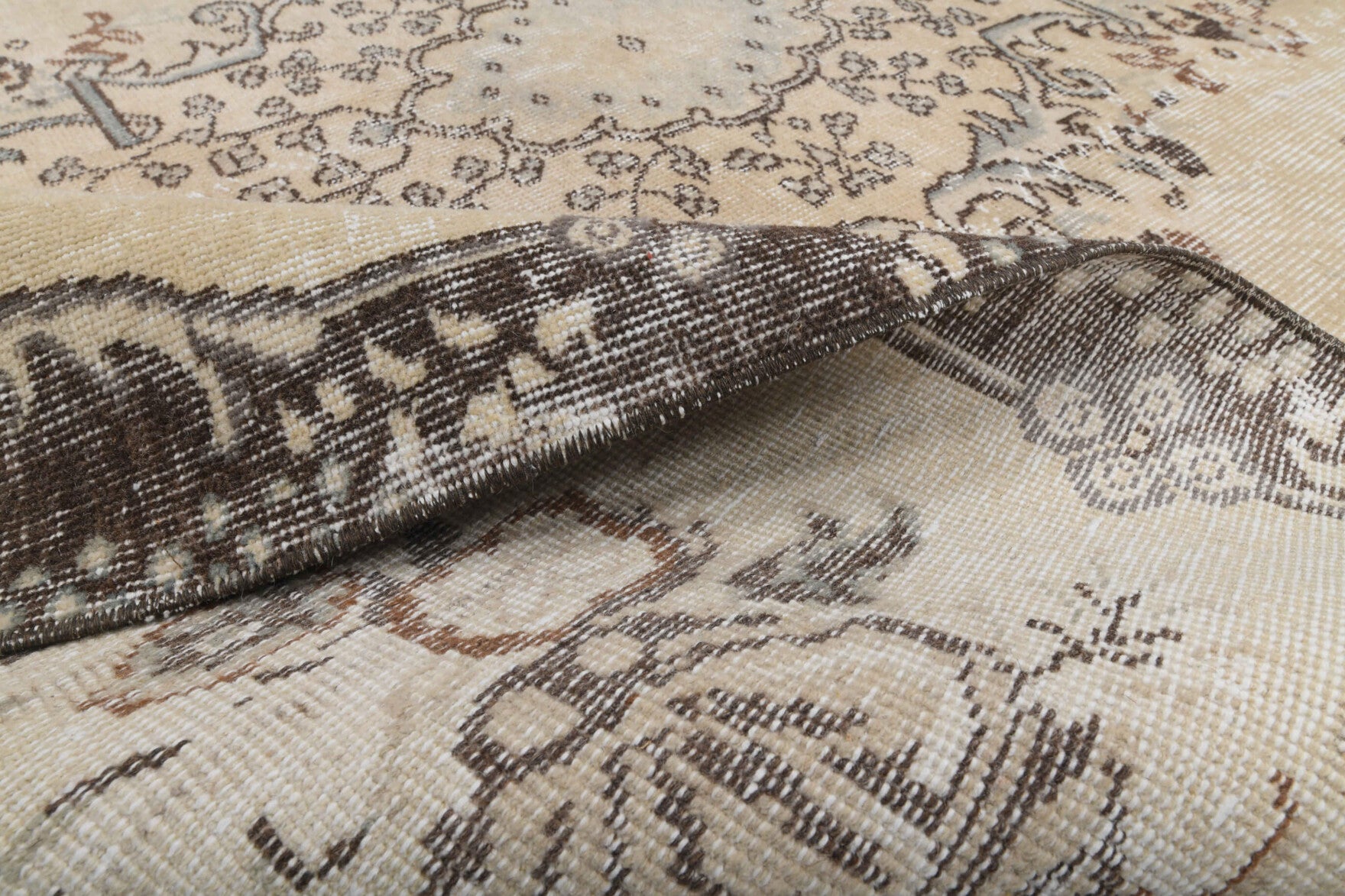 Authentic Anatolian vintage area rug (1970s) with oriental design – one-of-a-kind at Fame Rugs