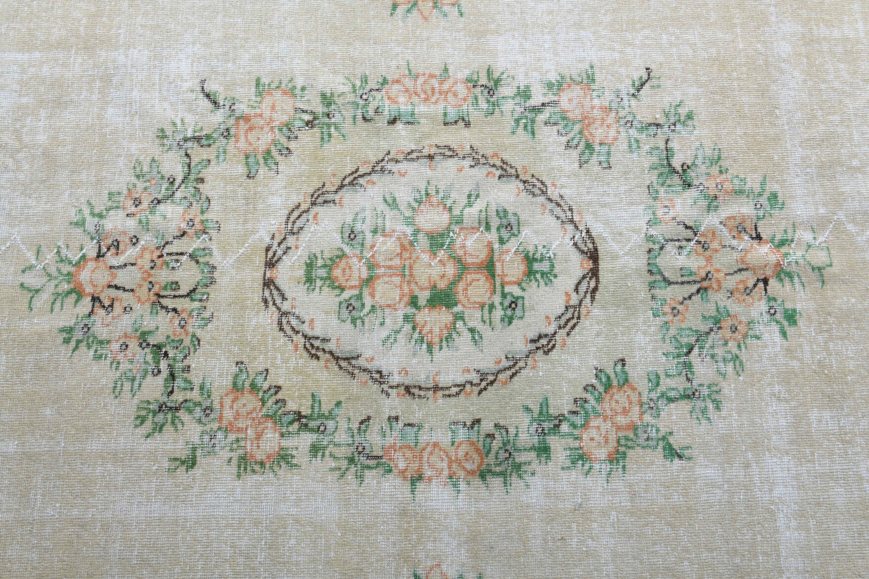 Authentic Anatolian vintage area rug (1970s) with medallion and floral design – one-of-a-kind at Fame Rugs