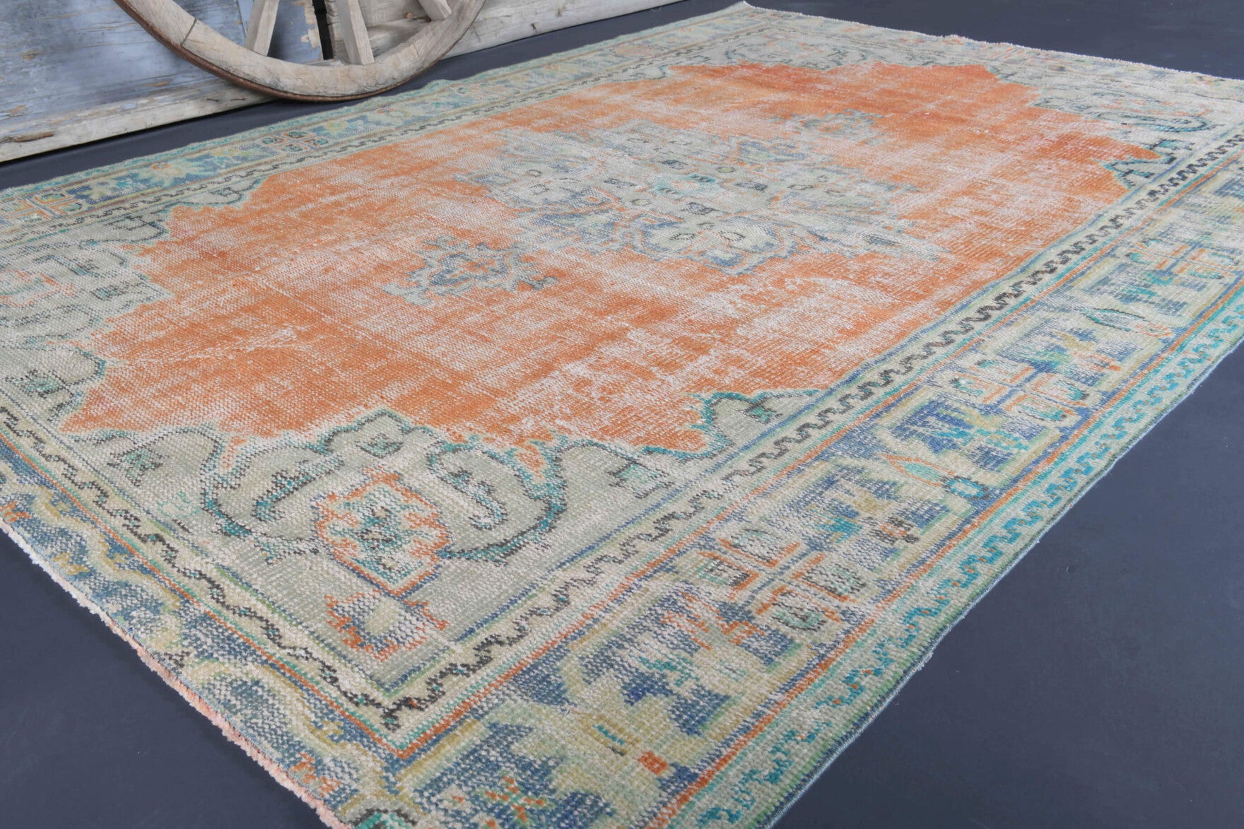 192x258 cm antique washed vintage Anatolian area rug – Hedysthene, low pile, wool
