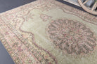 Eos rug: 1970s handmade Anatolian rug with oriental motifs and cotton backing
