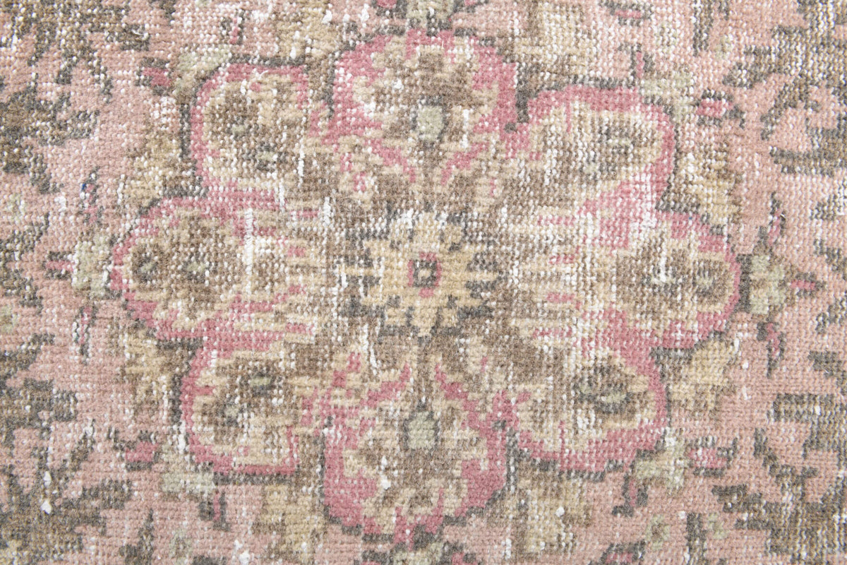 Authentic Anatolian vintage area rug (1970s) with oriental design – one-of-a-kind at Fame Rugs