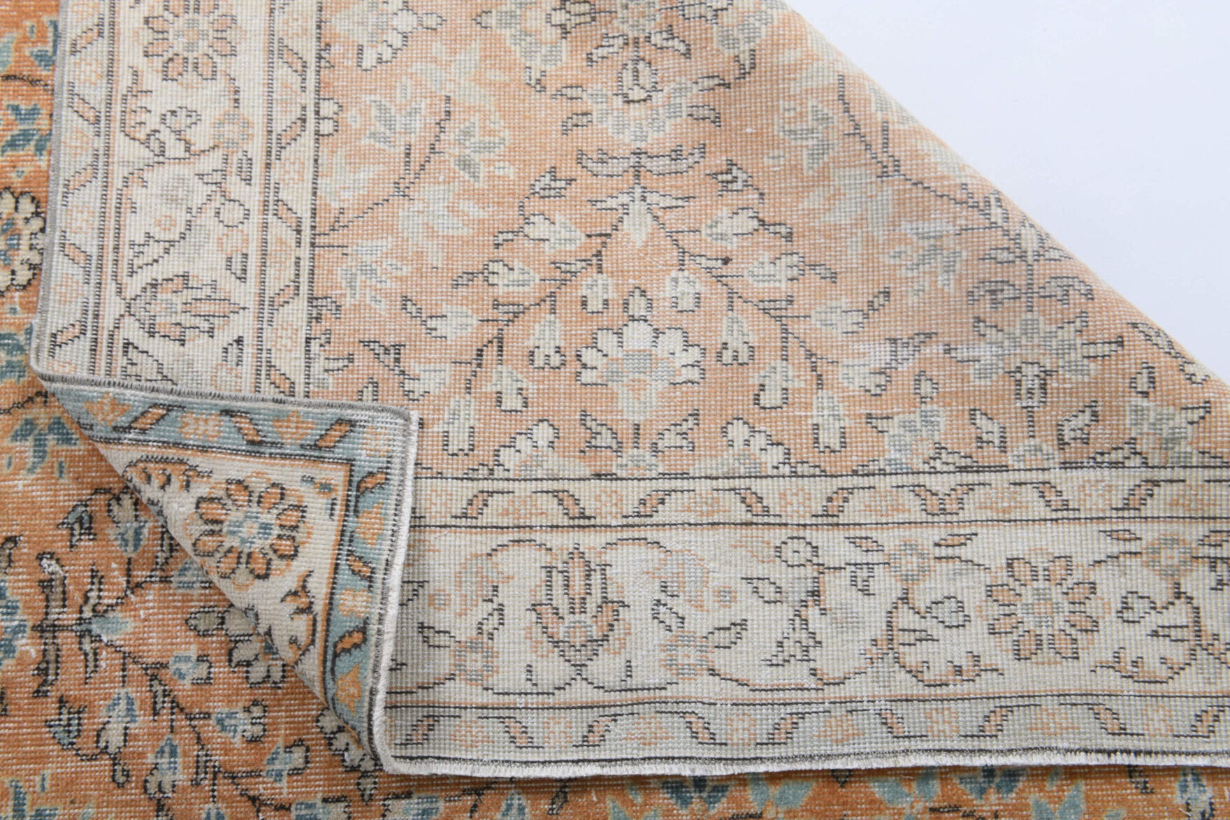 Nikomira – vintage bordered and floral rug for living room or bedroom, 5'6" x 9'2" (167x279 cm)