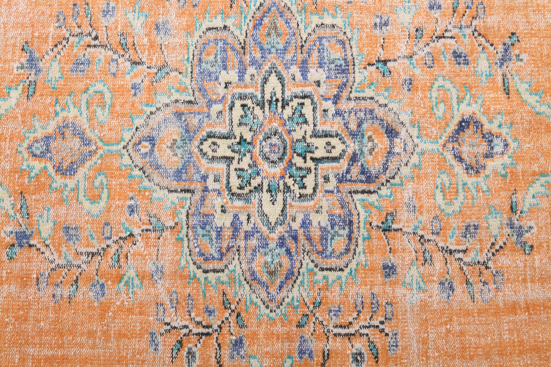 Zuhregonca rug: 1970s handmade Anatolian rug with oriental motifs and cotton backing