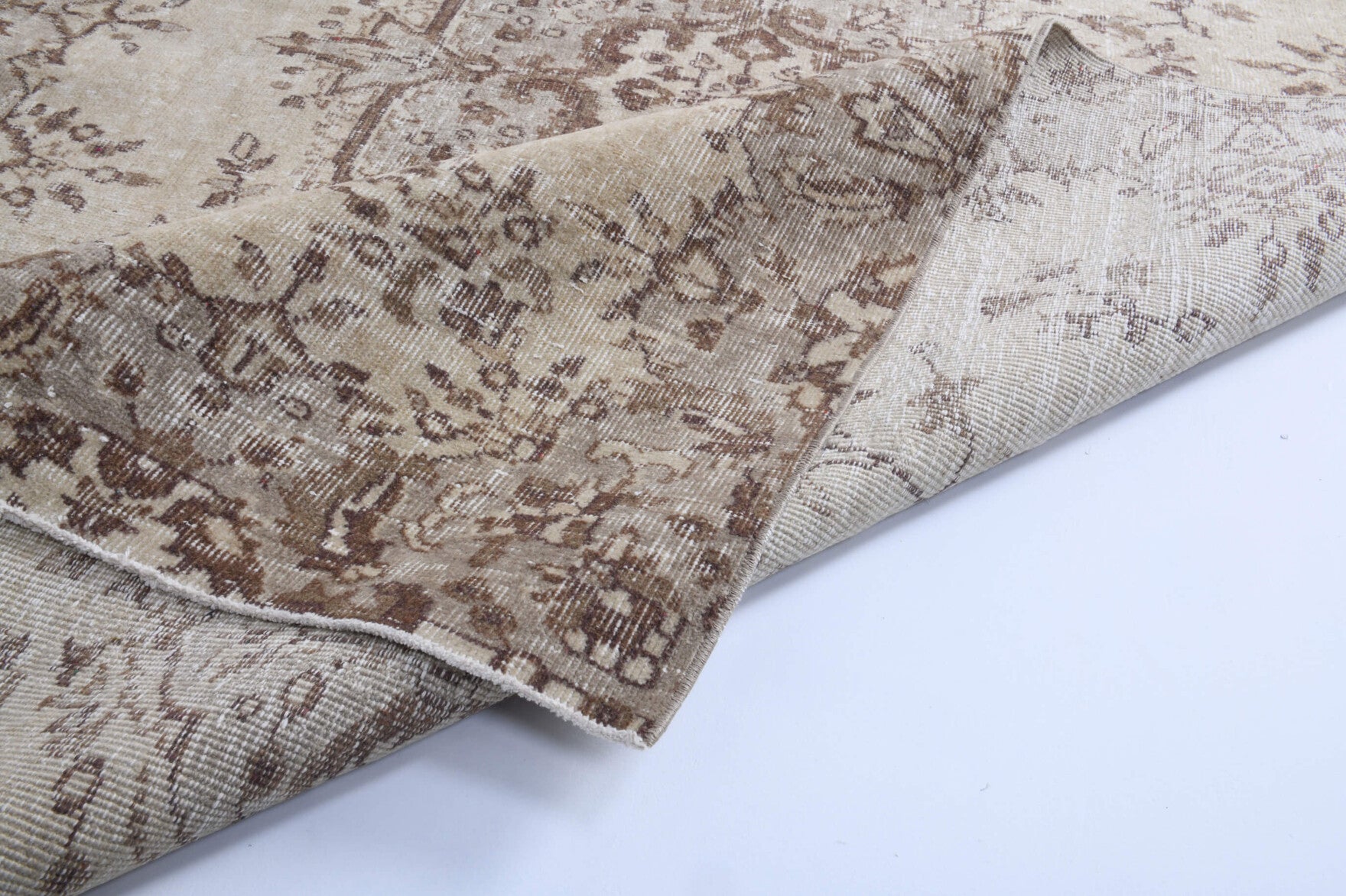 Zenonoma – vintage oriental rug for living room or bedroom, 5'10" x 8'11" (177x273 cm)