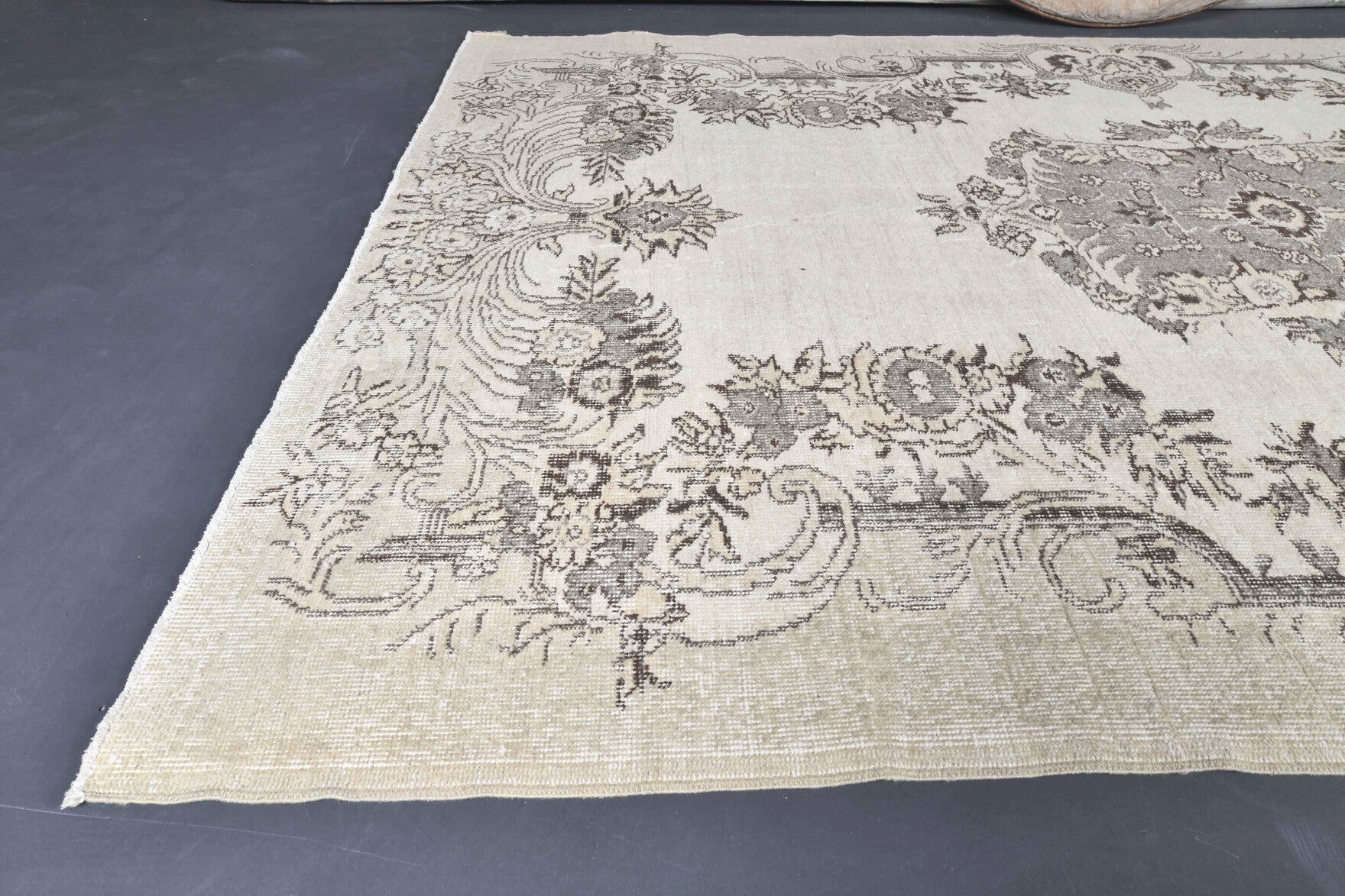 One-of-a-kind 1970s Anatolian vintage area rug in wool, 5'11" x 9'3"