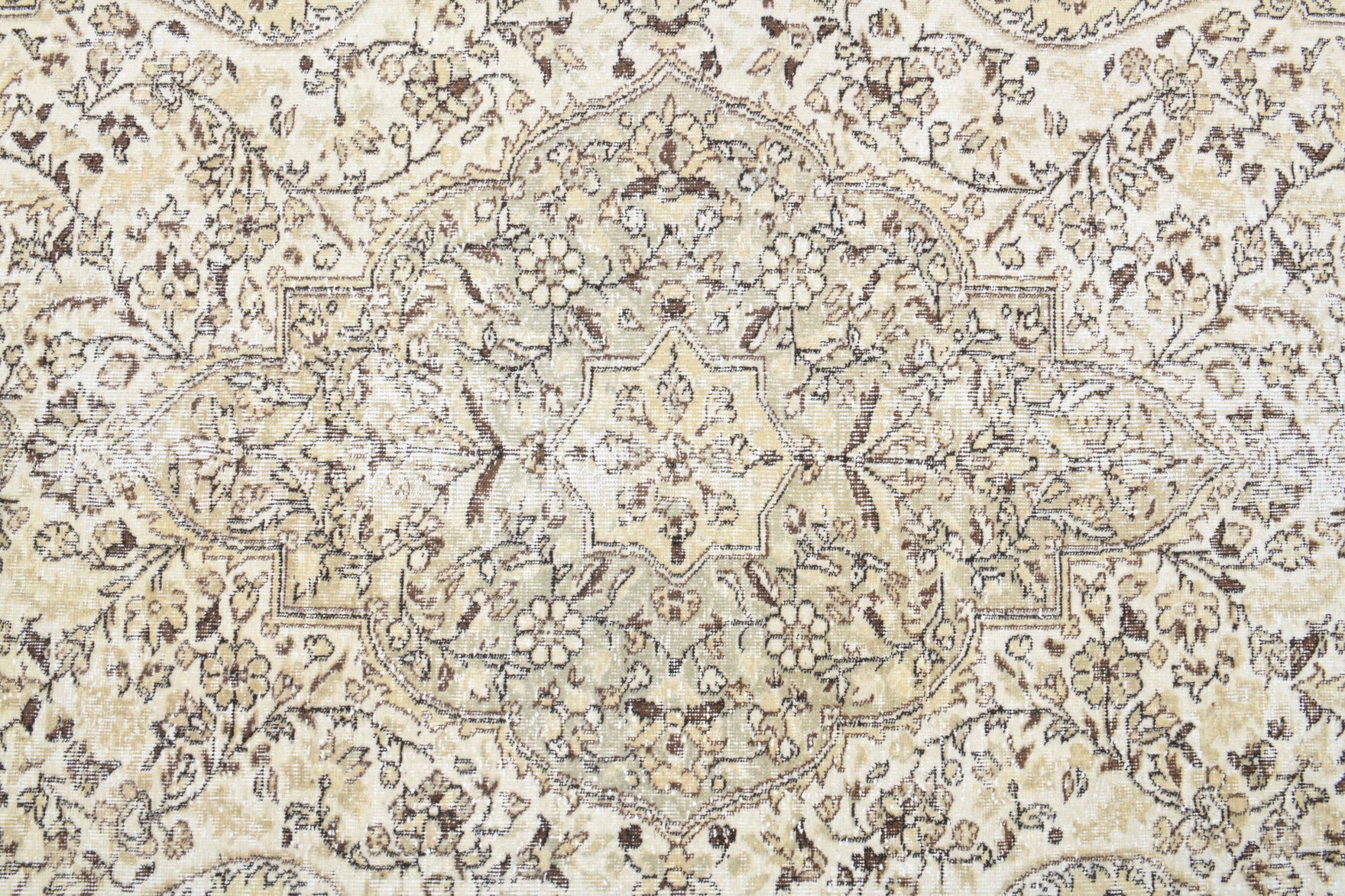 Glauconome rug: 1970s handmade Anatolian rug with oriental motifs and cotton backing
