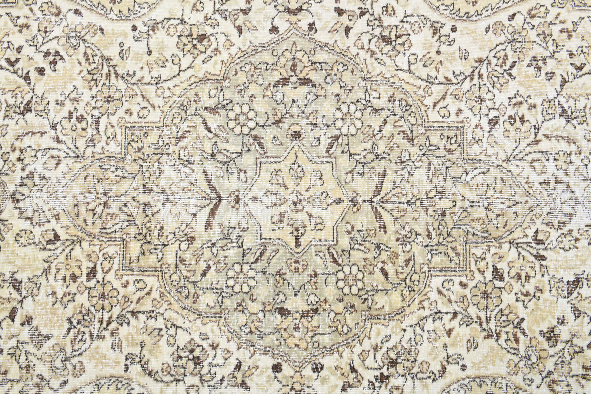 Glauconome rug: 1970s handmade Anatolian rug with oriental motifs and cotton backing
