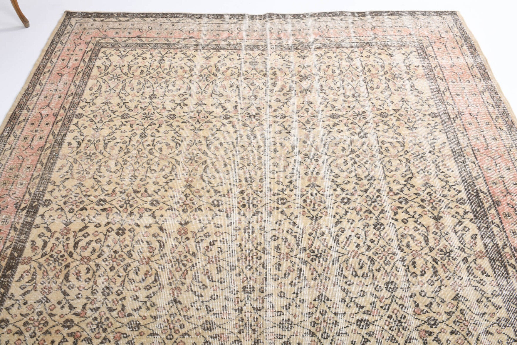 Yildizdeniz rug: 1960s handmade Anatolian rug with floral motifs and cotton backing