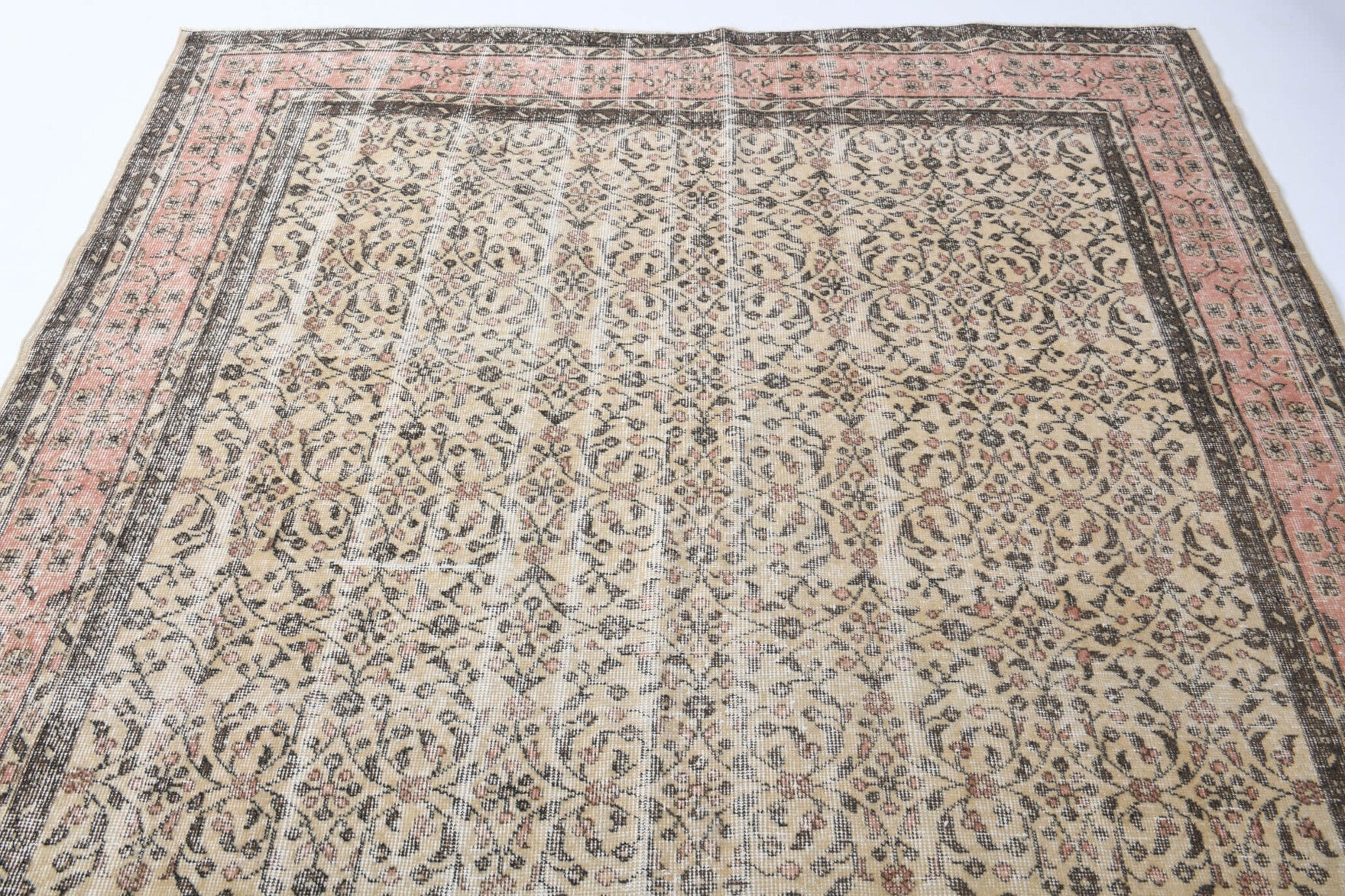 Authentic Anatolian vintage area rug (1960s) with floral design – one-of-a-kind at Fame Rugs
