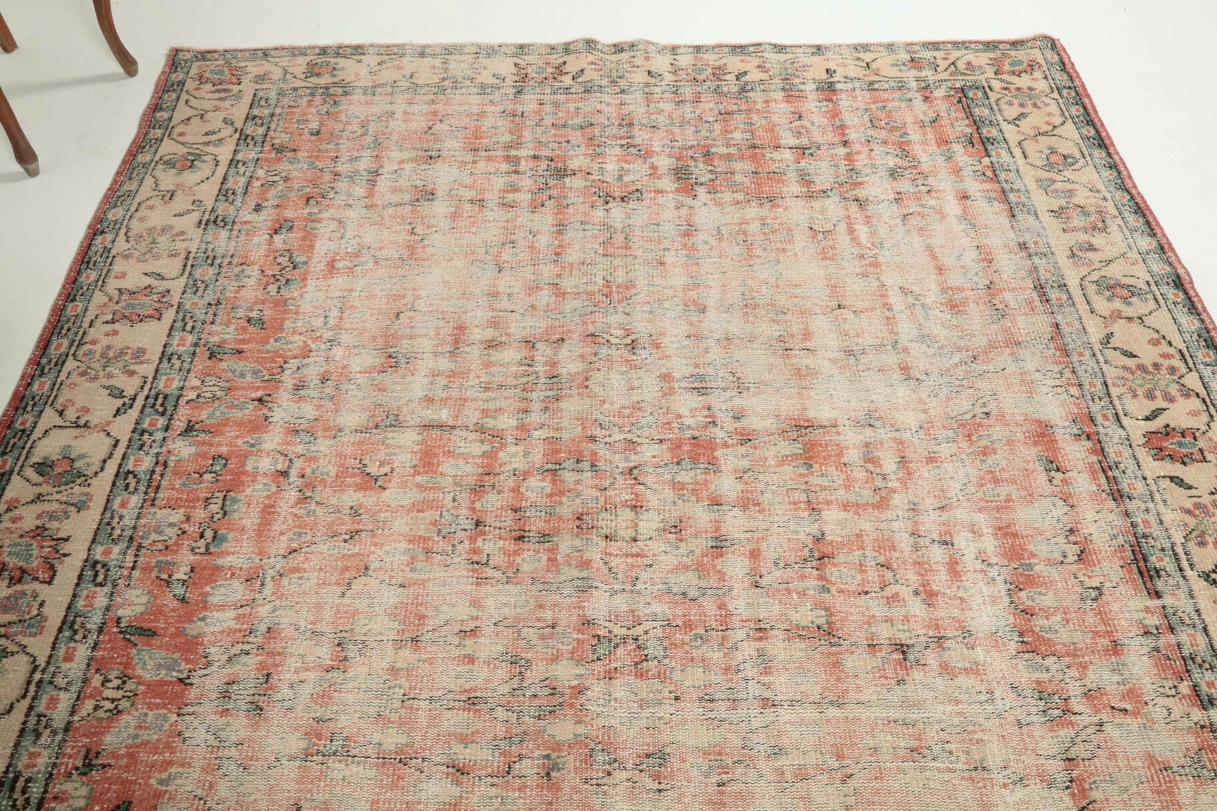 Astrachoria rug: 1960s handmade Anatolian rug with floral motifs and cotton backing