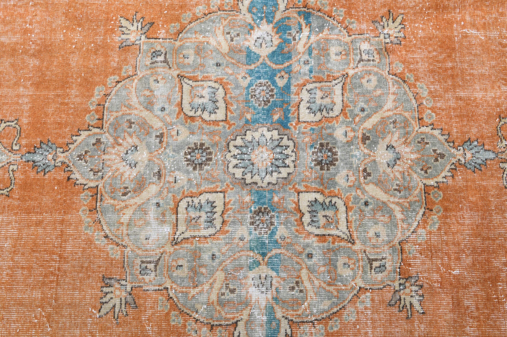225x325 cm vintage Anatolian area rug – Yungul, low pile, wool