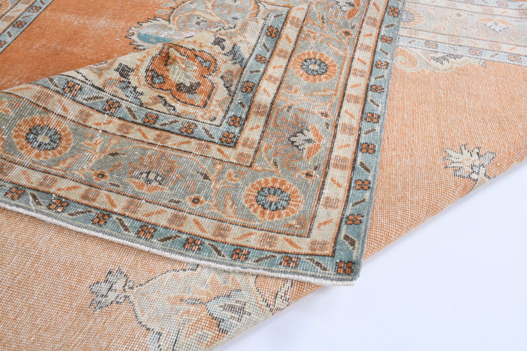 Yungul – vintage oriental rug for living room or bedroom, 7'5" x 10'8" (225x325 cm)