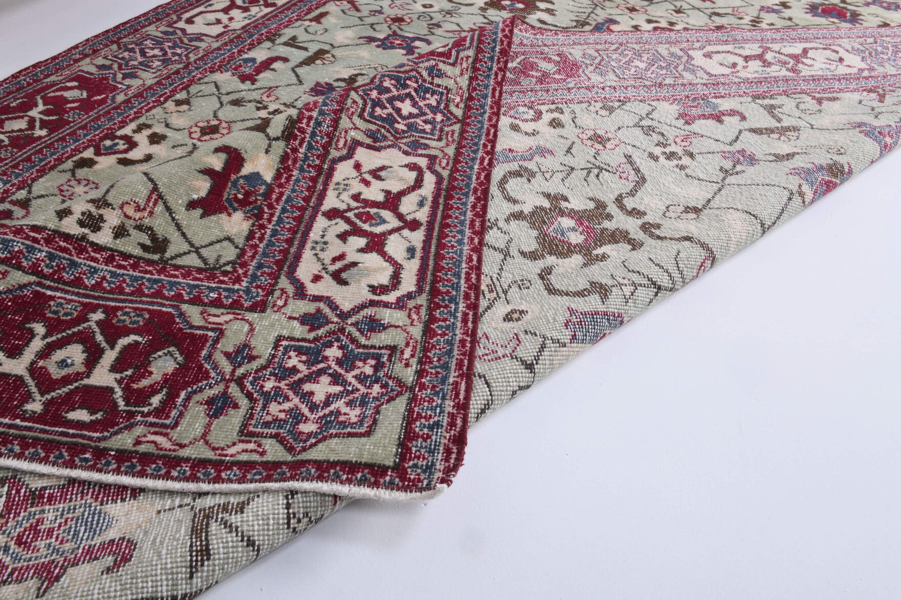 Authentic Turkish vintage area rug (1970s) with floral and bordered design – one-of-a-kind at Fame Rugs