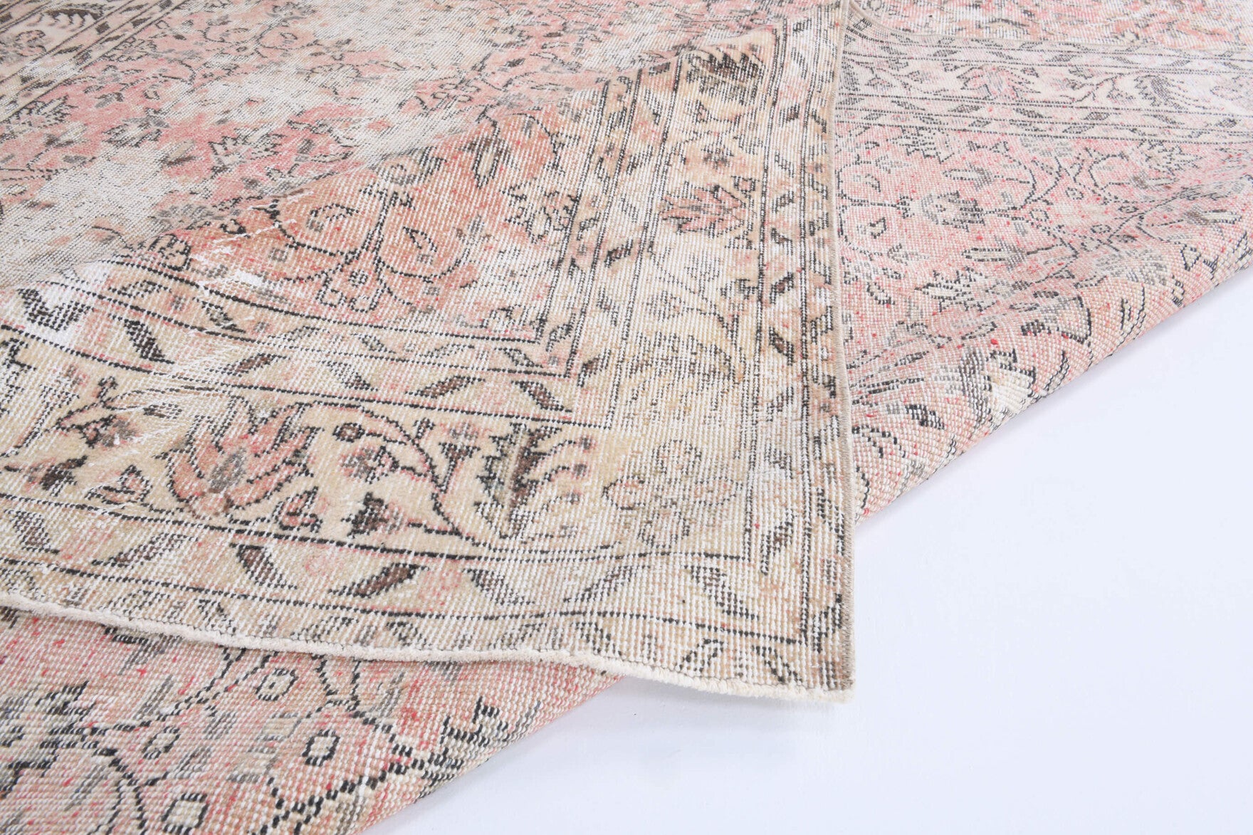 212x320 cm distressed vintage Anatolian area rug – Zuhrenisin, low pile, wool
