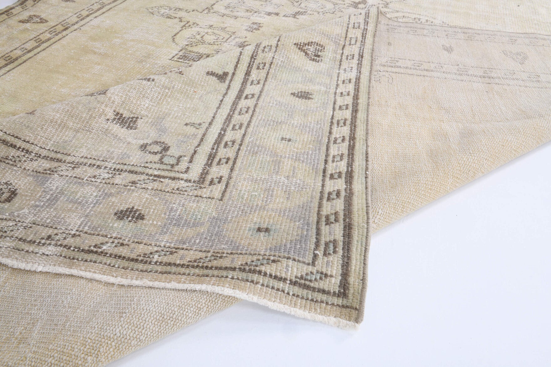 213x330 cm vintage Anatolian area rug – Zuhreperver, low pile, wool
