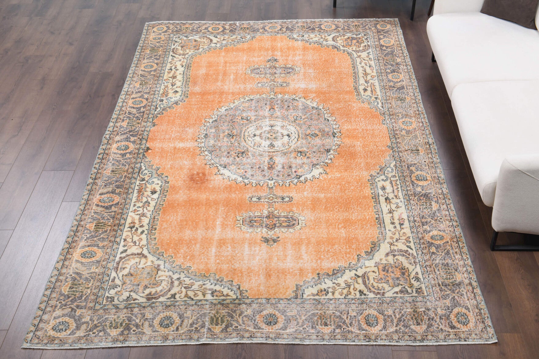 Medallion Anatolian Vintage Area Rug in wool – 1970s piece from Anatolia, Turkey | Fame Rugs