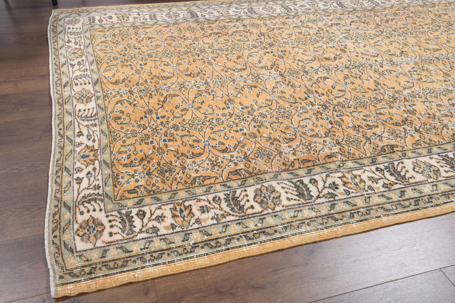 Handmade wool rug from Anatolia, Turkey – Vintage Hereke Area Rug 5'11" x 9'6"