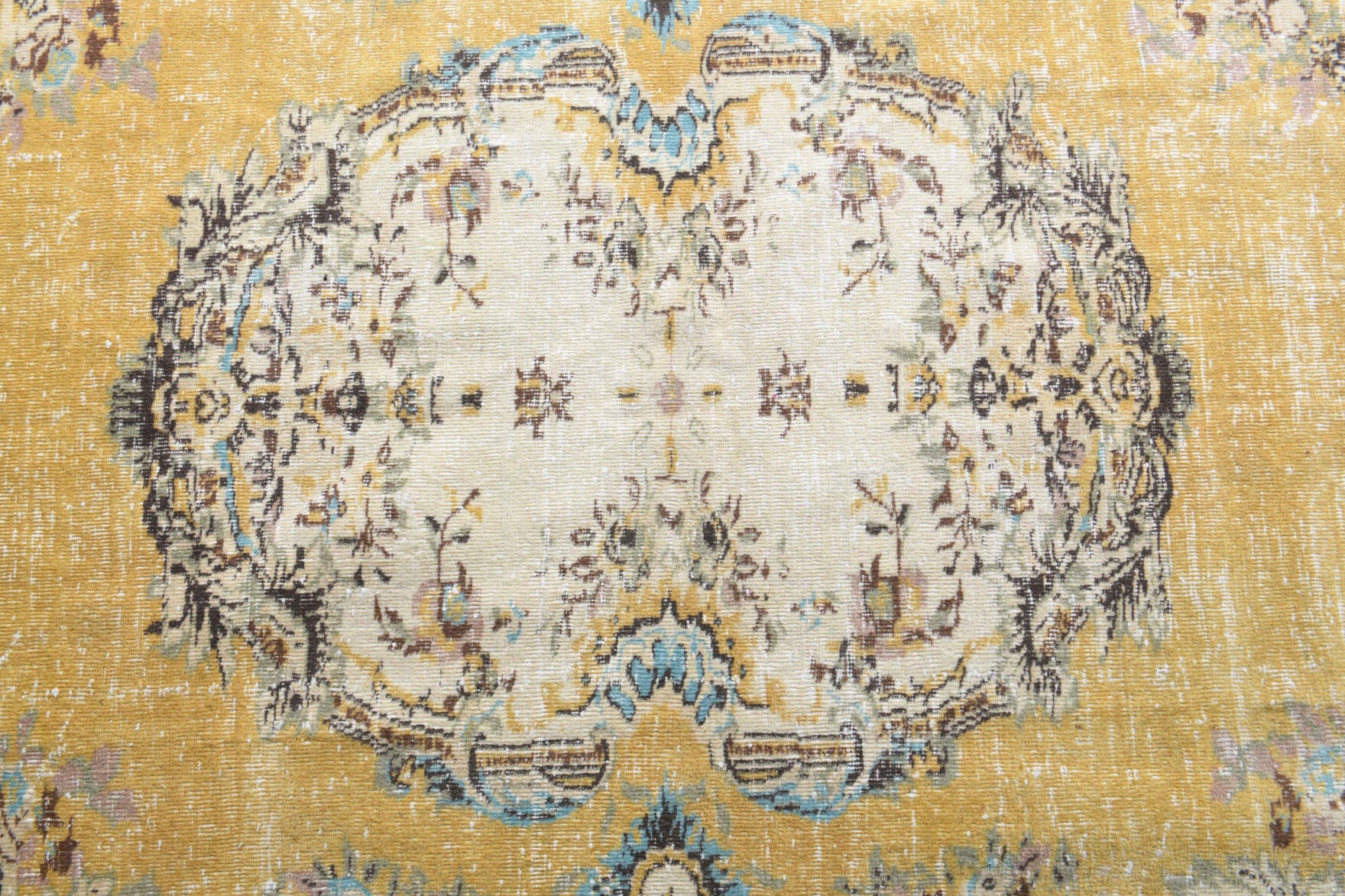 Galenomorphe rug: 1970s handmade Anatolian rug with oriental motifs and cotton backing