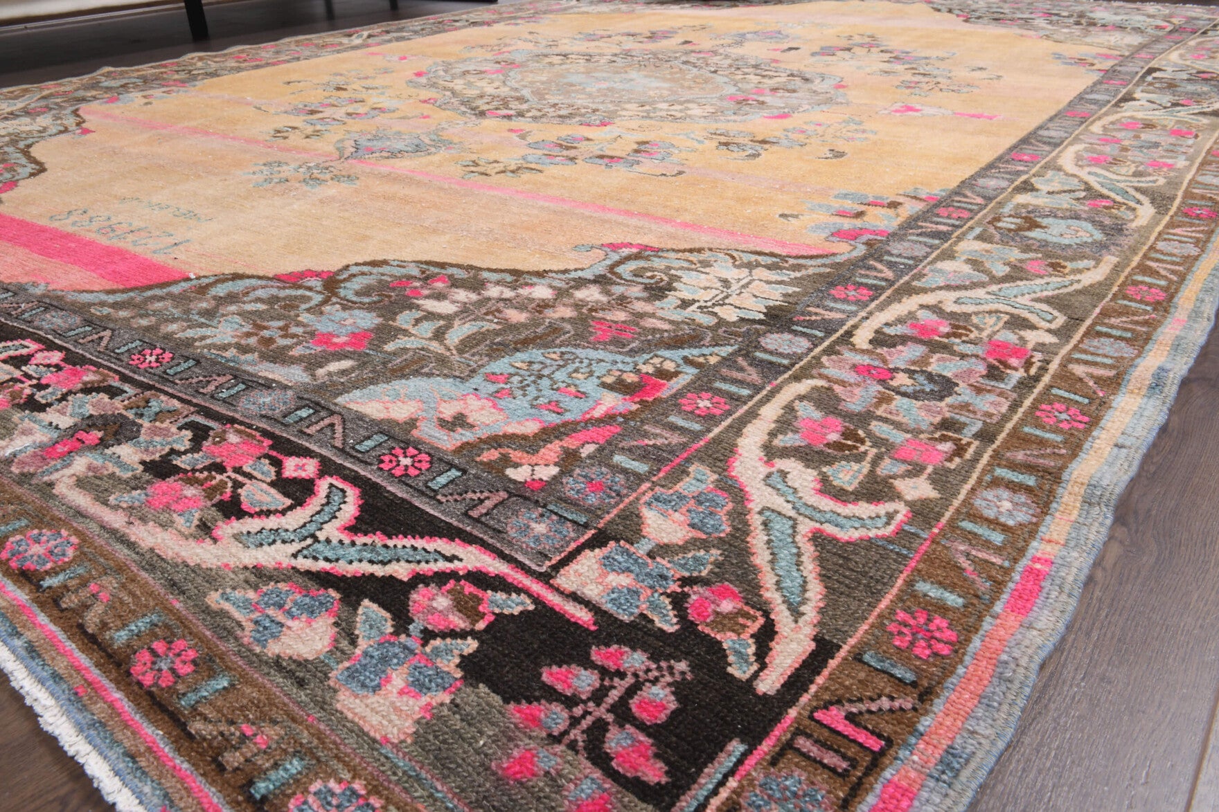 250x348 cm vintage Anatolian area rug – Semater, low pile, wool
