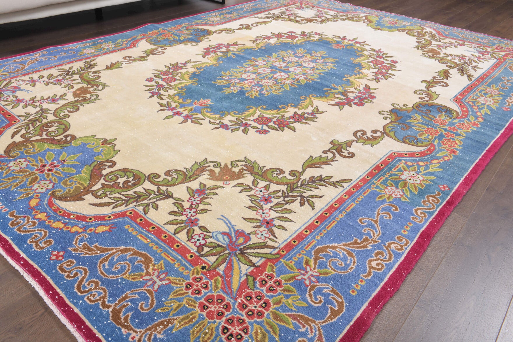 Goktac rug: 1970s handmade Persian rug with oriental motifs and cotton backing
