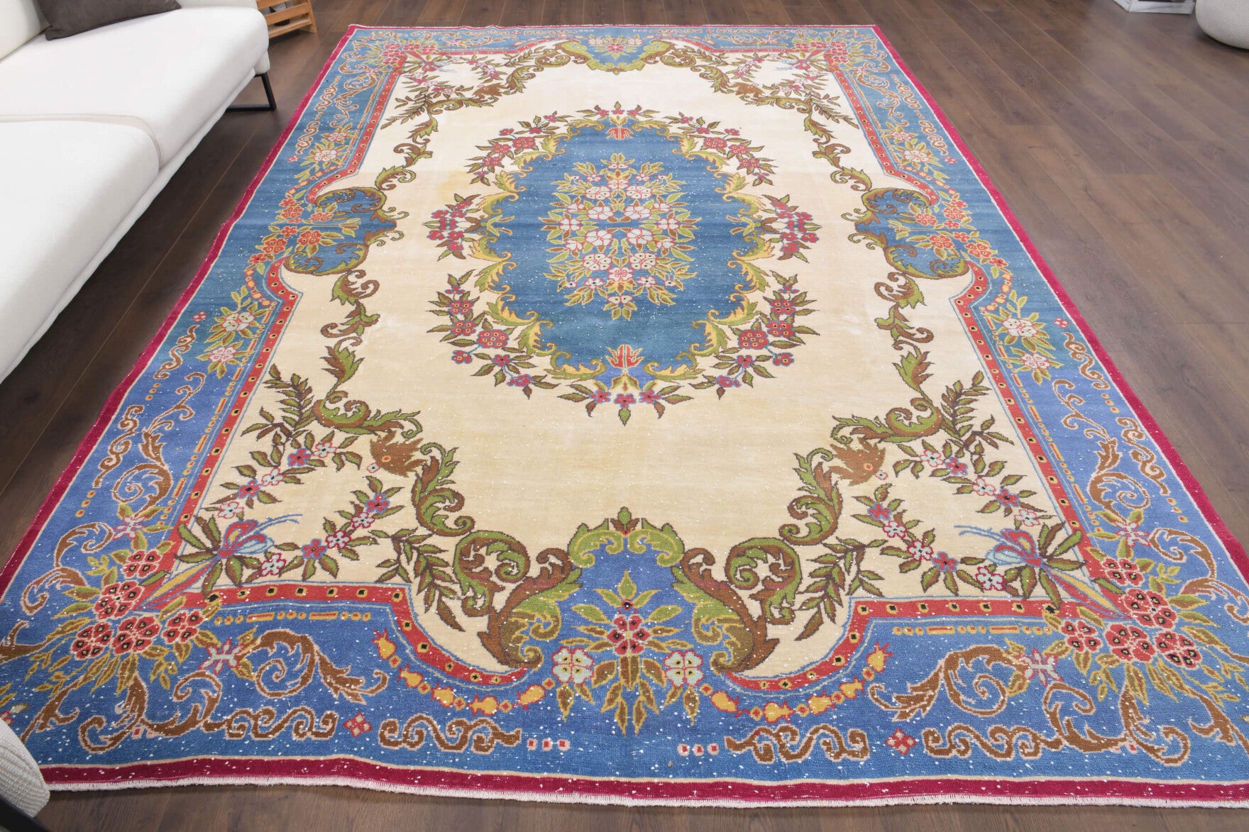 Authentic Persian vintage area rug (1970s) with oriental design – one-of-a-kind at Fame Rugs