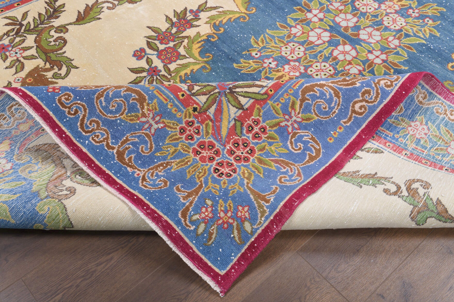 Vintage Persian Large Area Rug in wool – 1970s piece from the Persian region | Fame Rugs