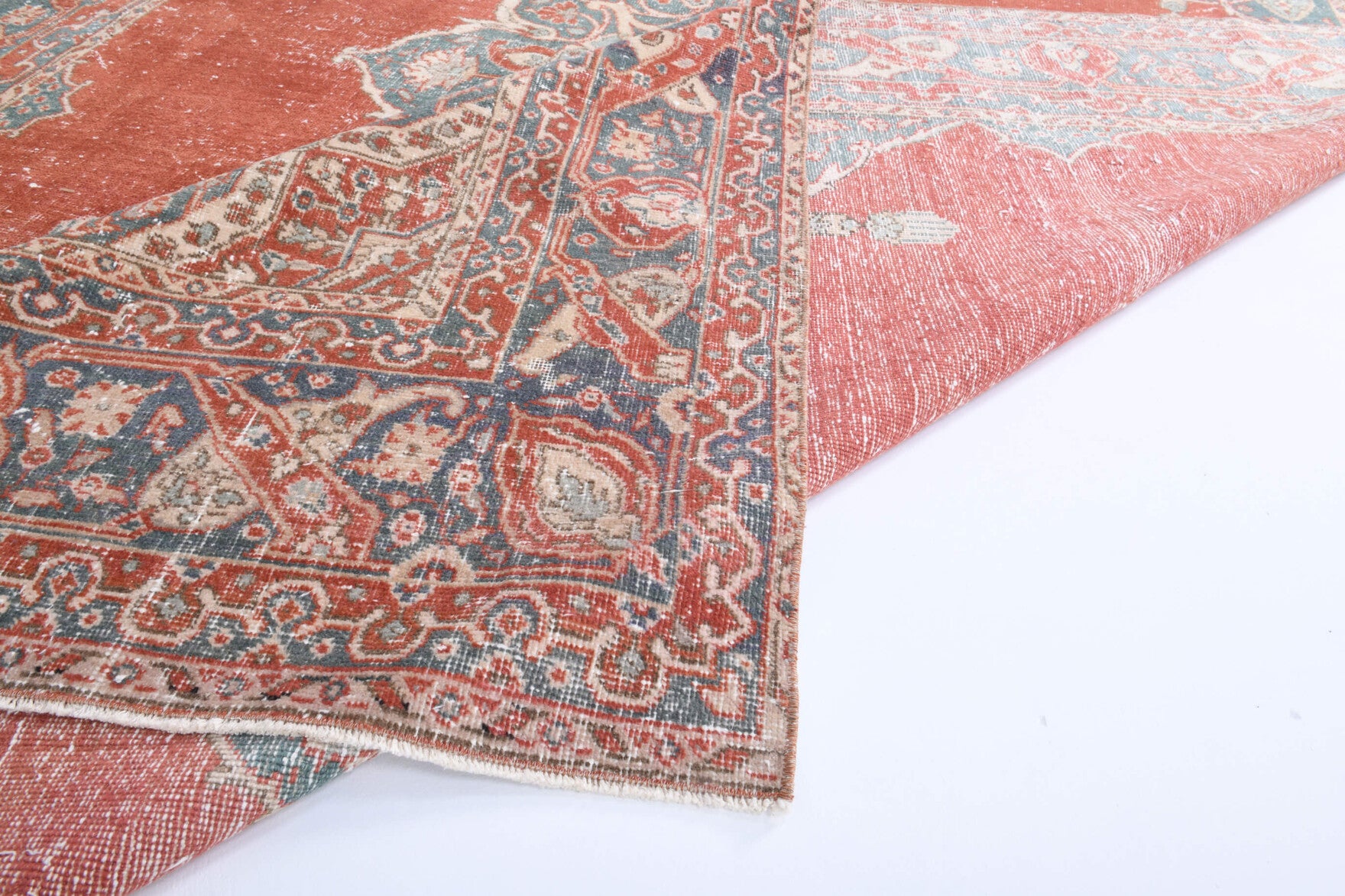 233x350 cm vintage Anatolian area rug – Zuhresema, low pile, wool