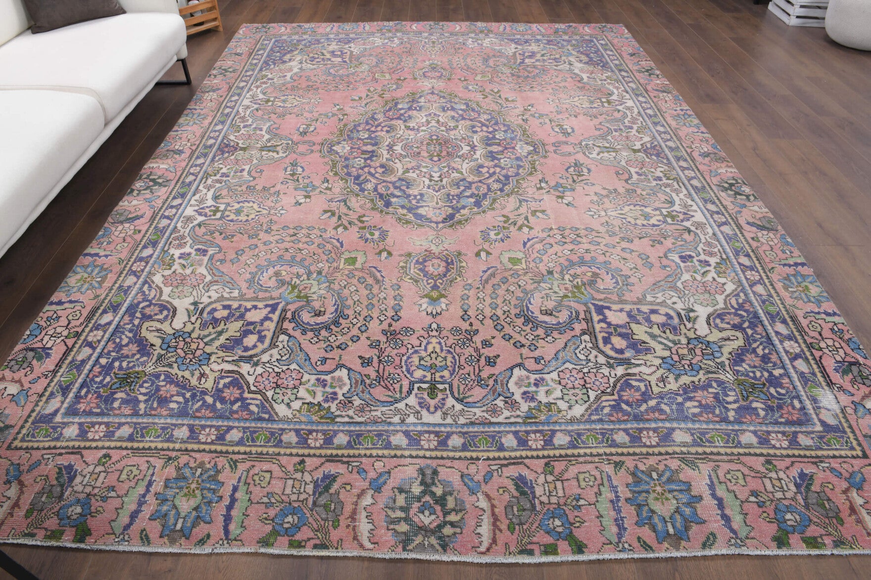 Authentic Persian vintage area rug (1970s) with oriental design – one-of-a-kind at Fame Rugs
