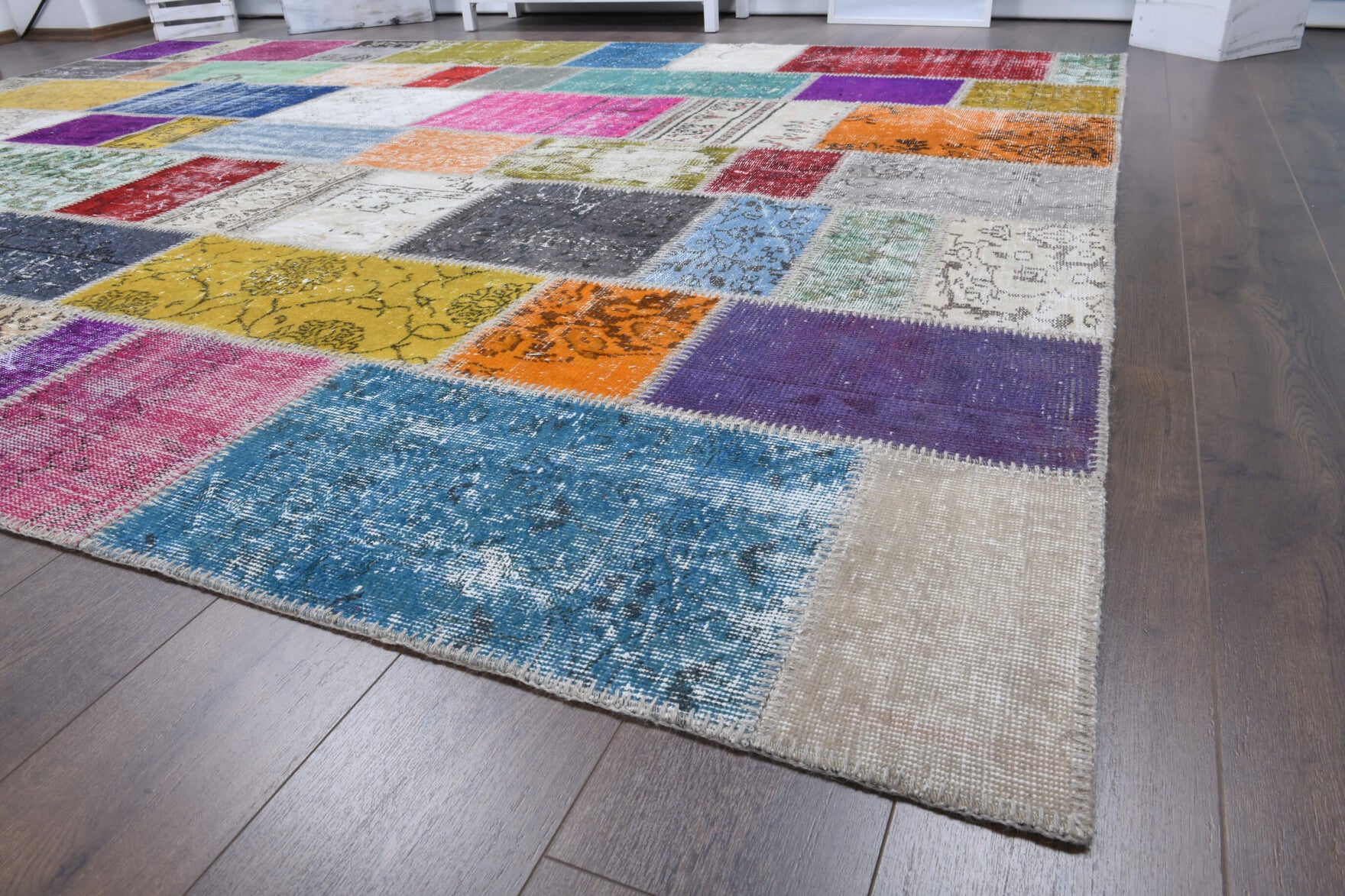 250x352 cm vintage patchwork Anatolian area rug – Aretemene, low pile, wool