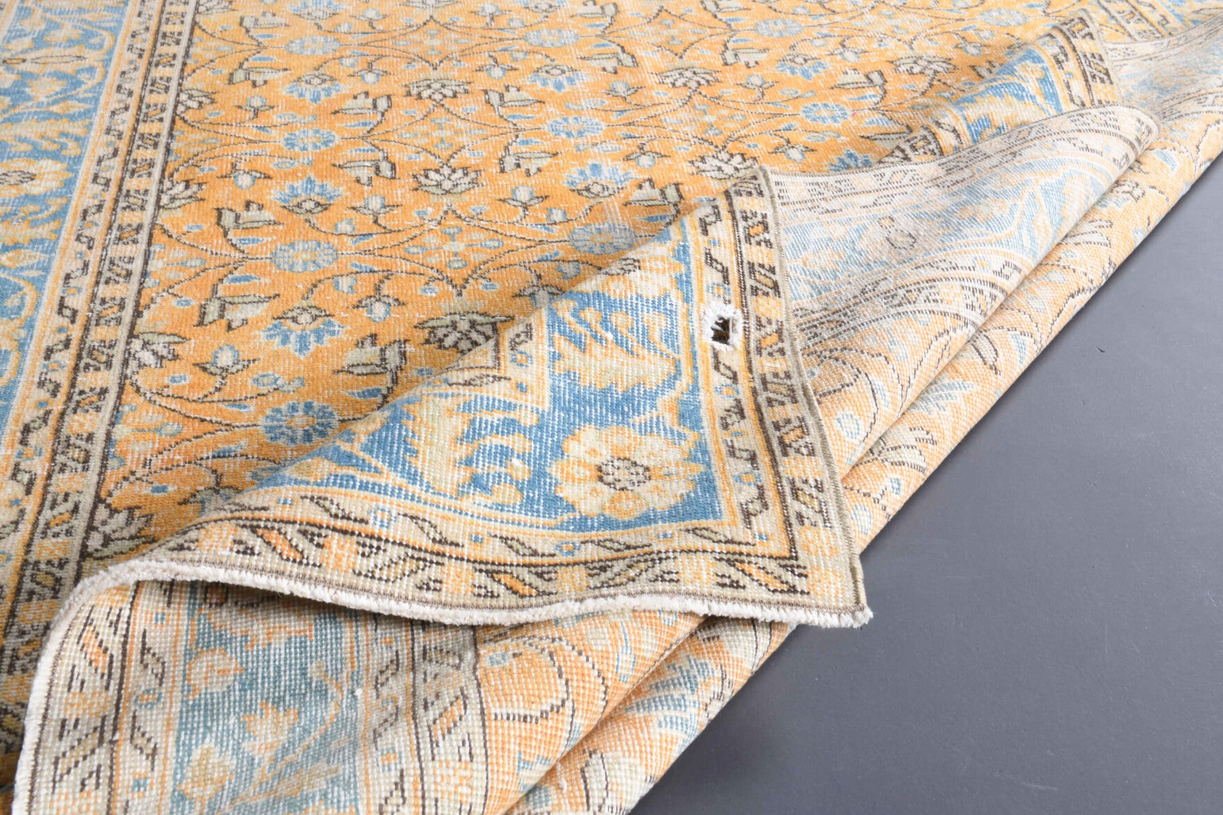 270x290 cm vintage Anatolian area rug – Esenperi, low pile, wool