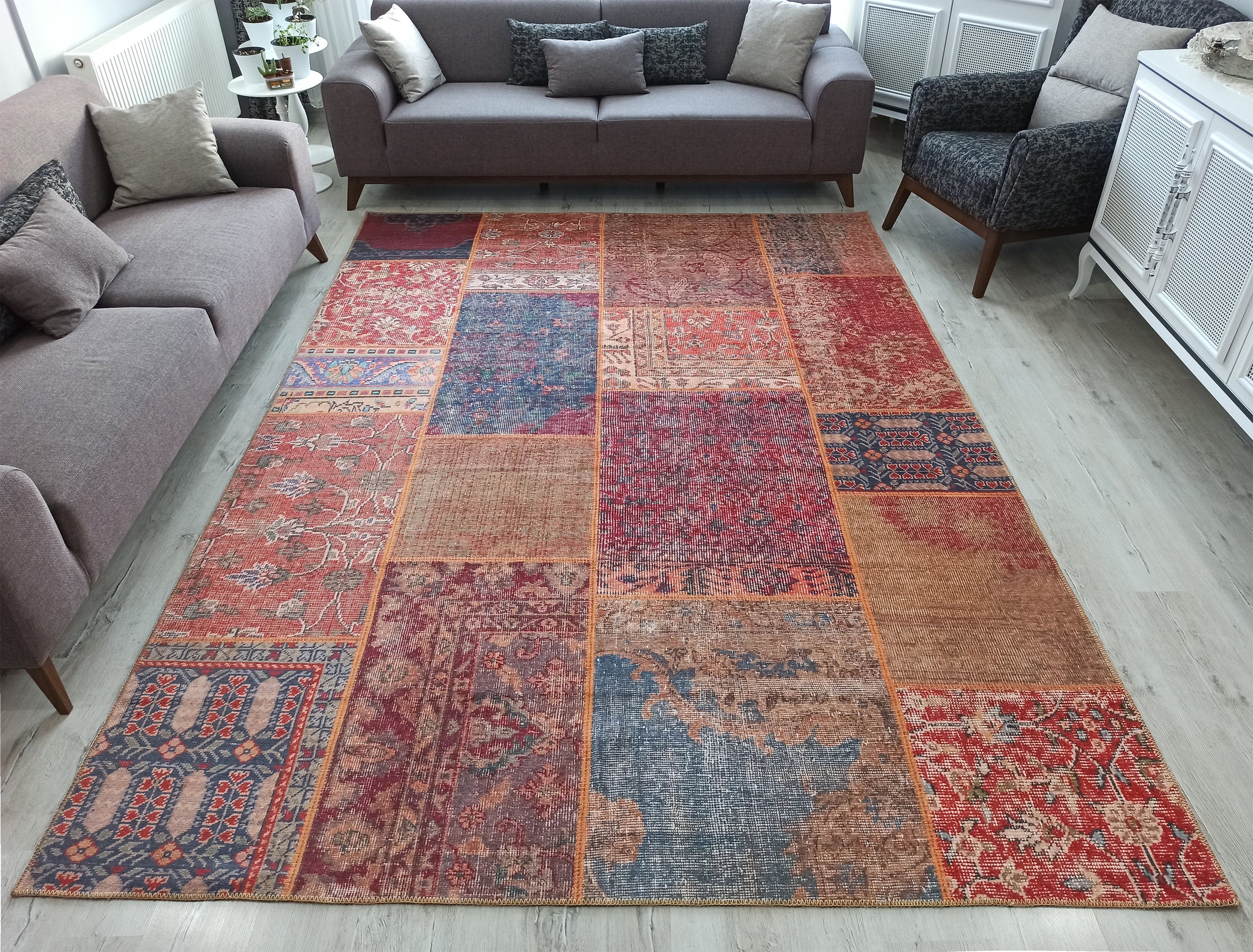 Alov Traditional Red & Navy Blue Rug