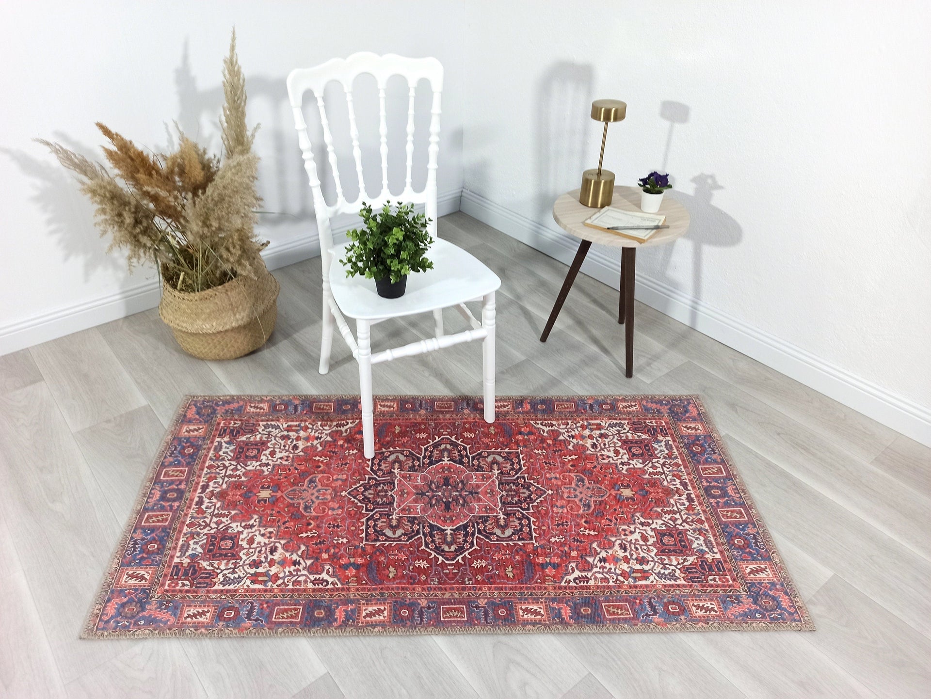 Sara Rug Antique Persian Faded Red Rug – fame
