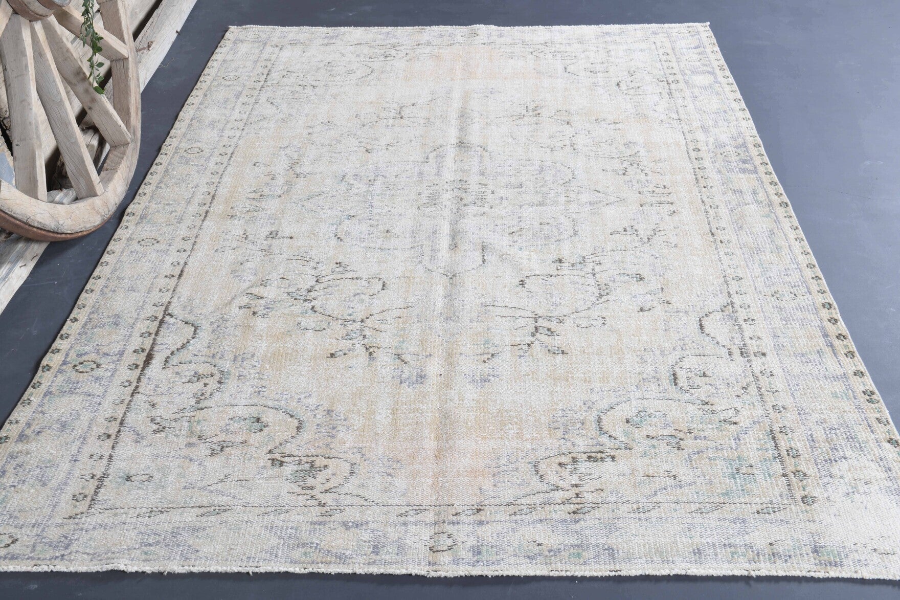 Sabahayat Antique Turkish Farmhouse Rug – 5'4" x 8'4" (163x254 cm) wool area rug handmade in Anatolia, Turkey
