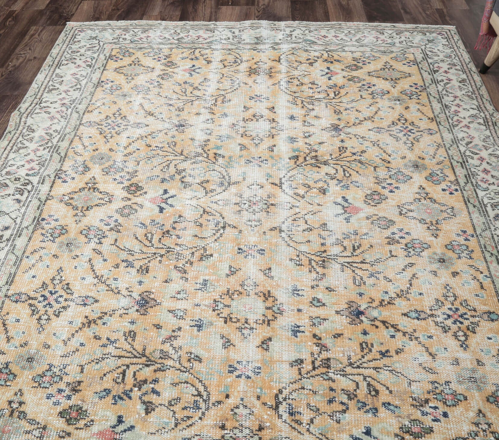 Aygonul - Vintage Floral Rug