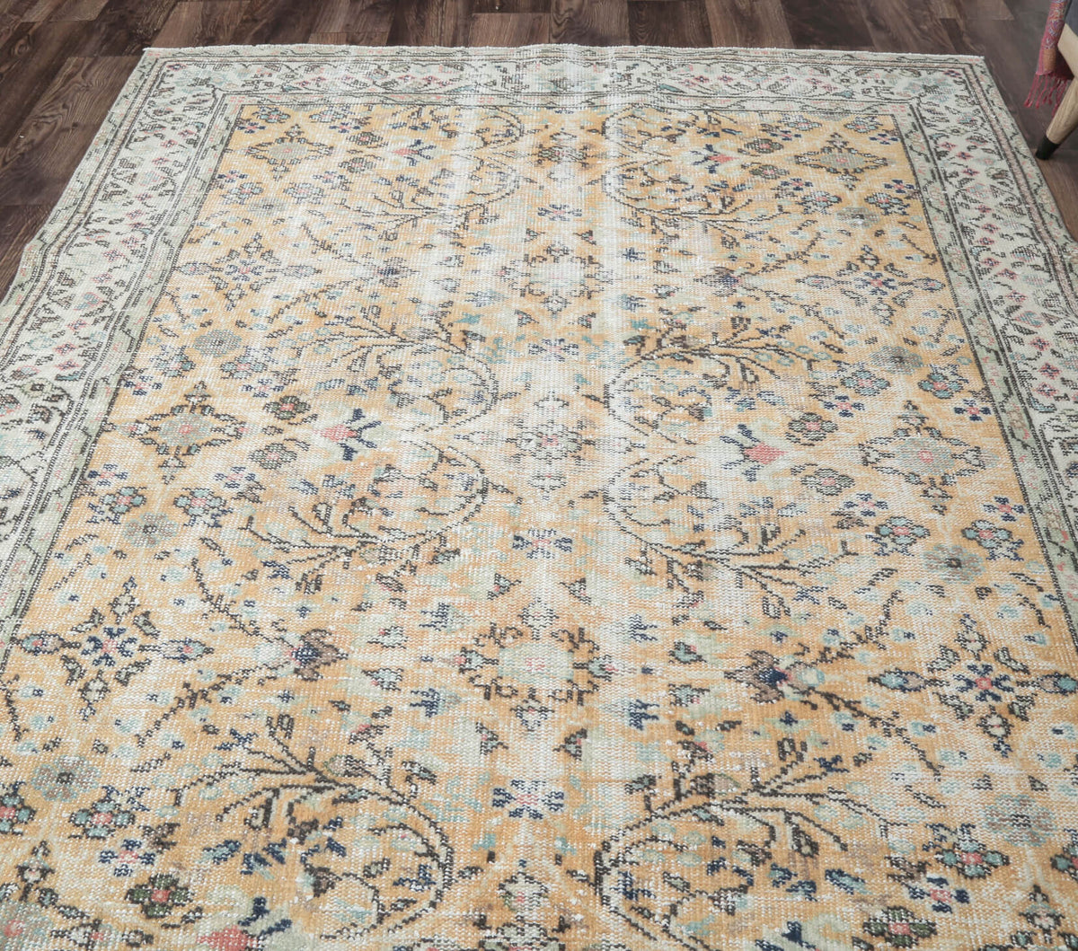 Aygonul - Vintage Floral Rug