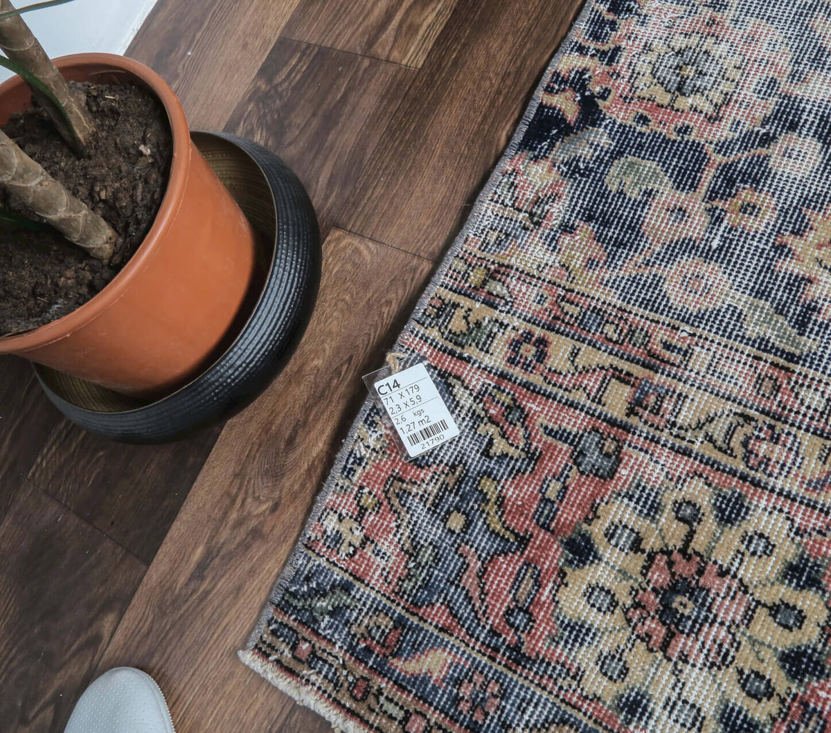 Dilnishin - Distressed Anatolian Runner Rug